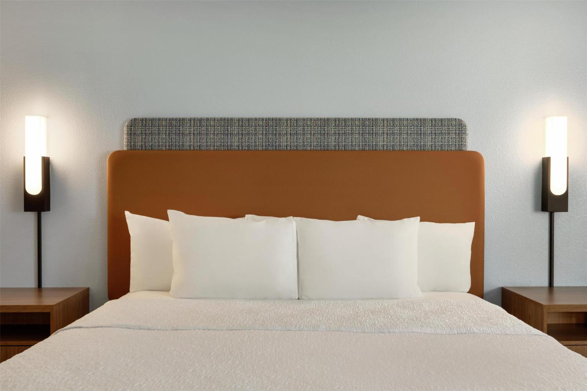 King Room with King Bed - Non-Smoking