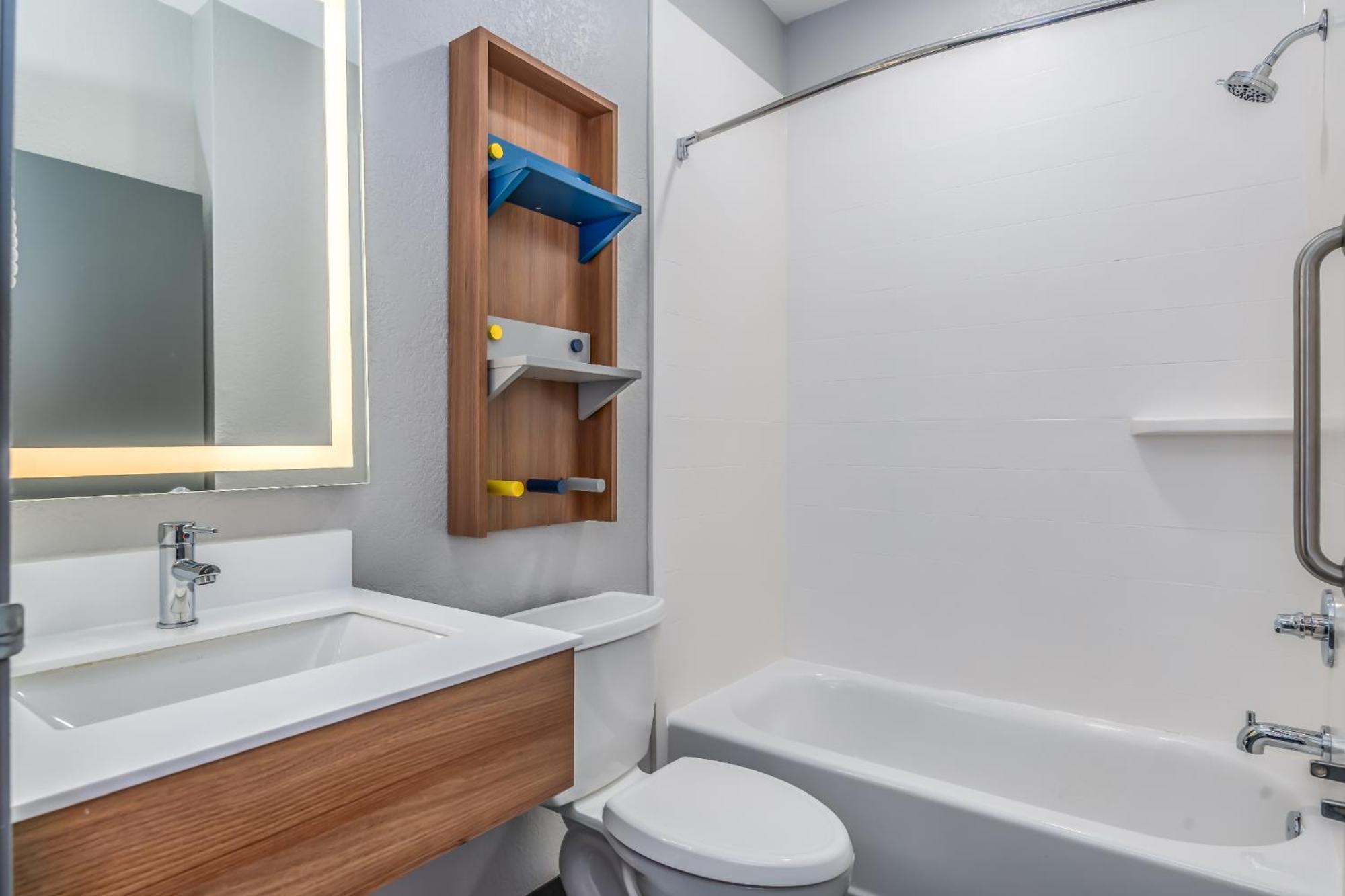 1 Queen Bed, Studio Suite, Non-Smoking
