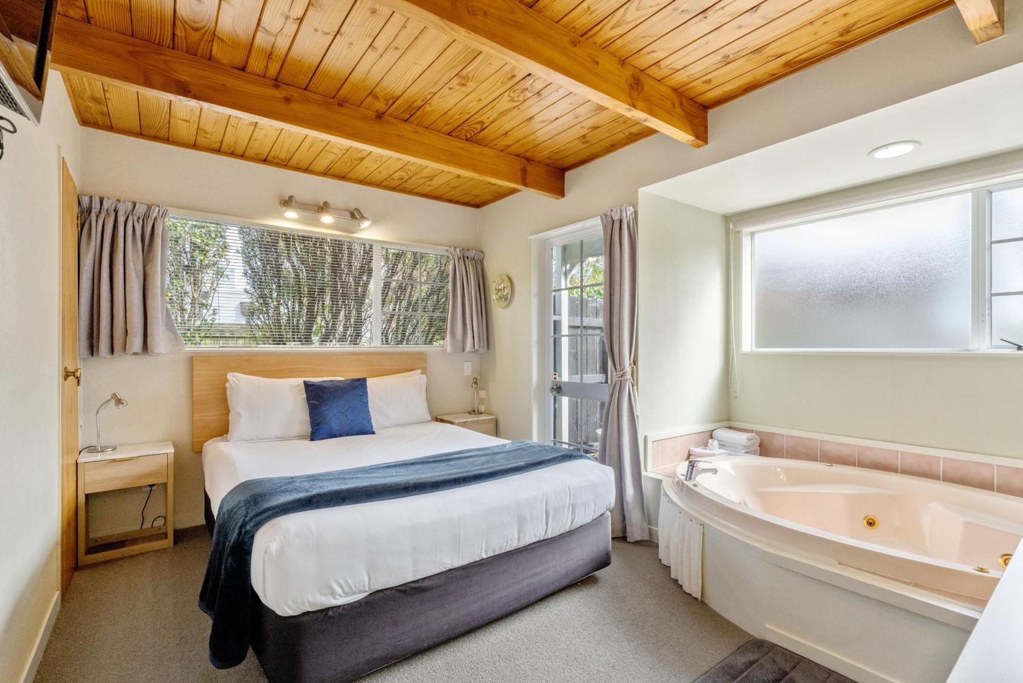 Studio with Partial Lake View - Adults Only