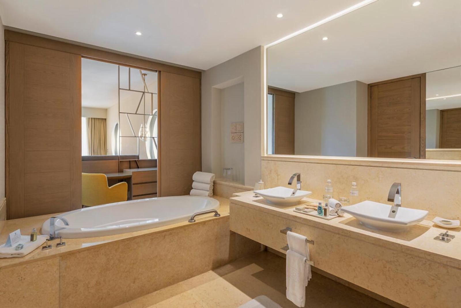 Suite Ambassador mit Pool und Meerblick
