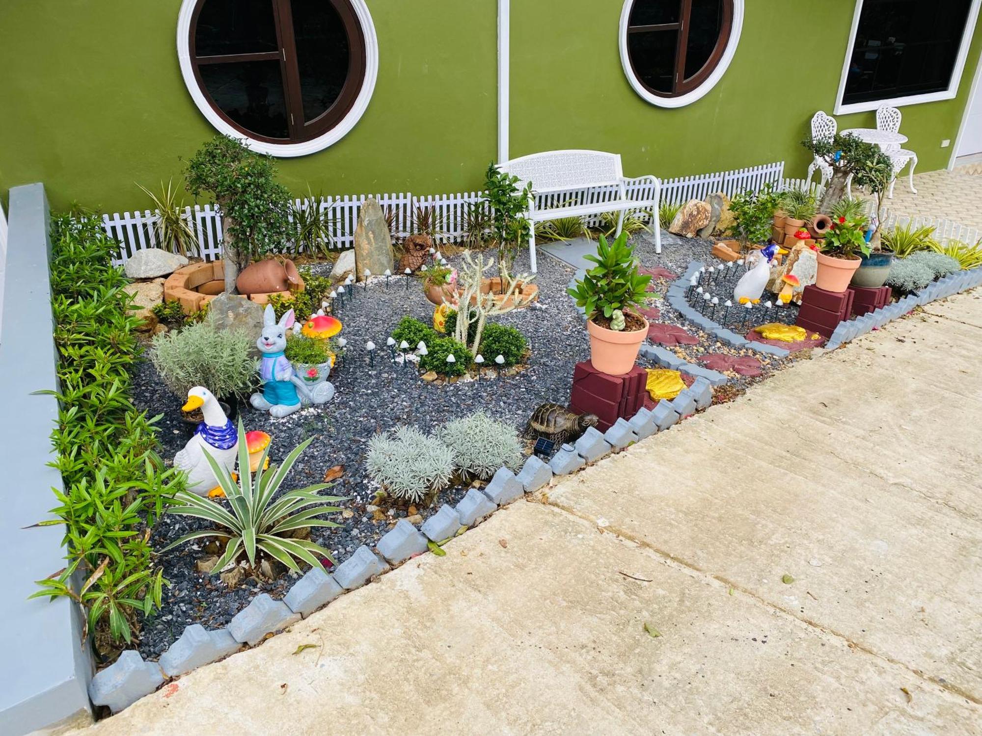 ห้องพักสำหรับสี่ท่านพร้อมวิวสวนหย่อม