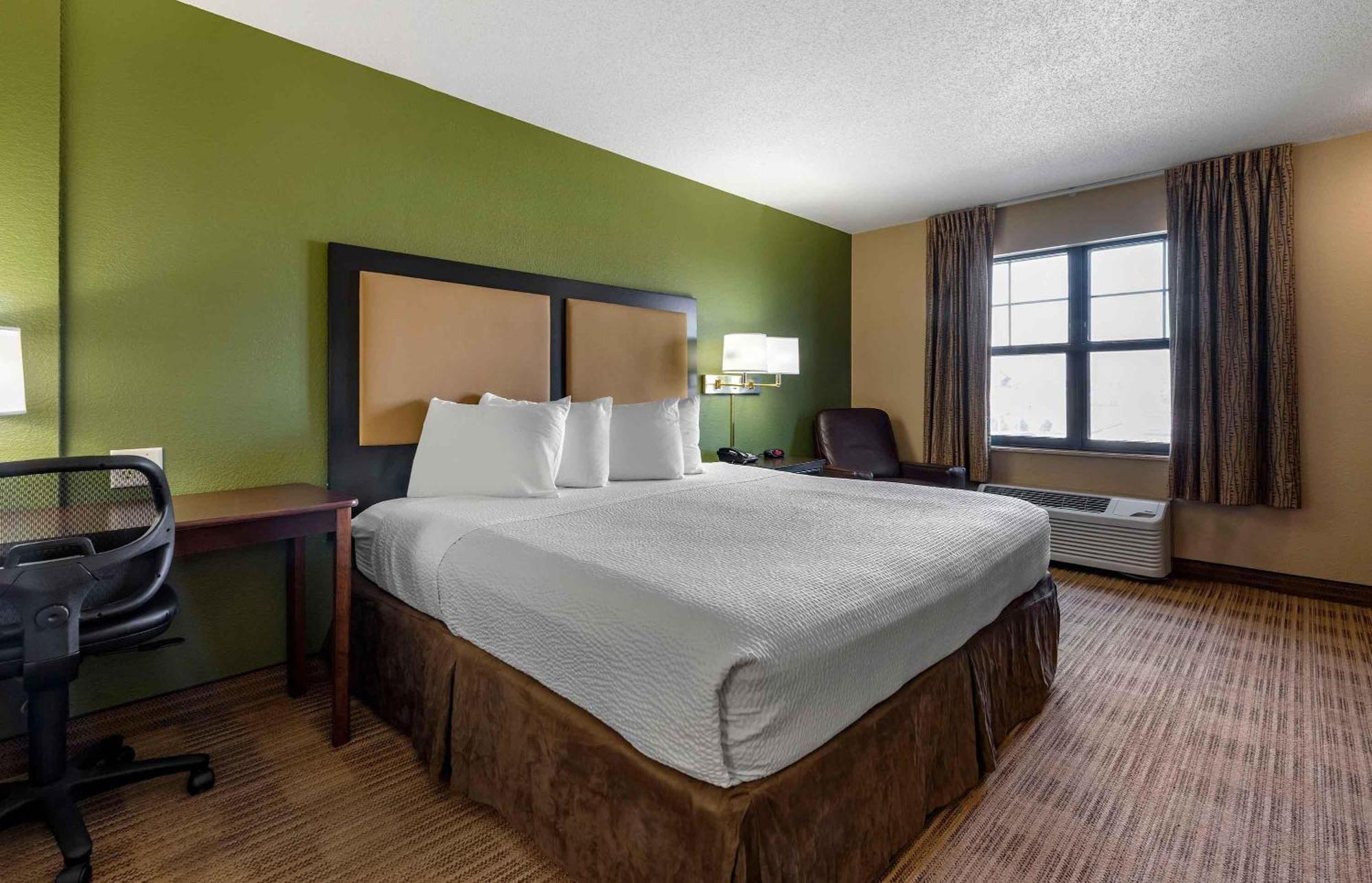 Studio 1 King Bed Non-Smoking