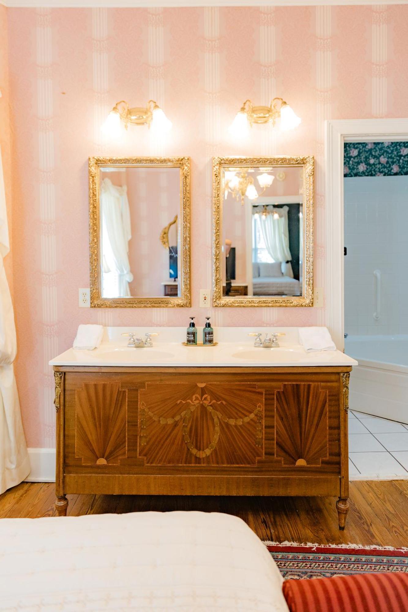 Deluxe Queen Room with Two Queen Beds