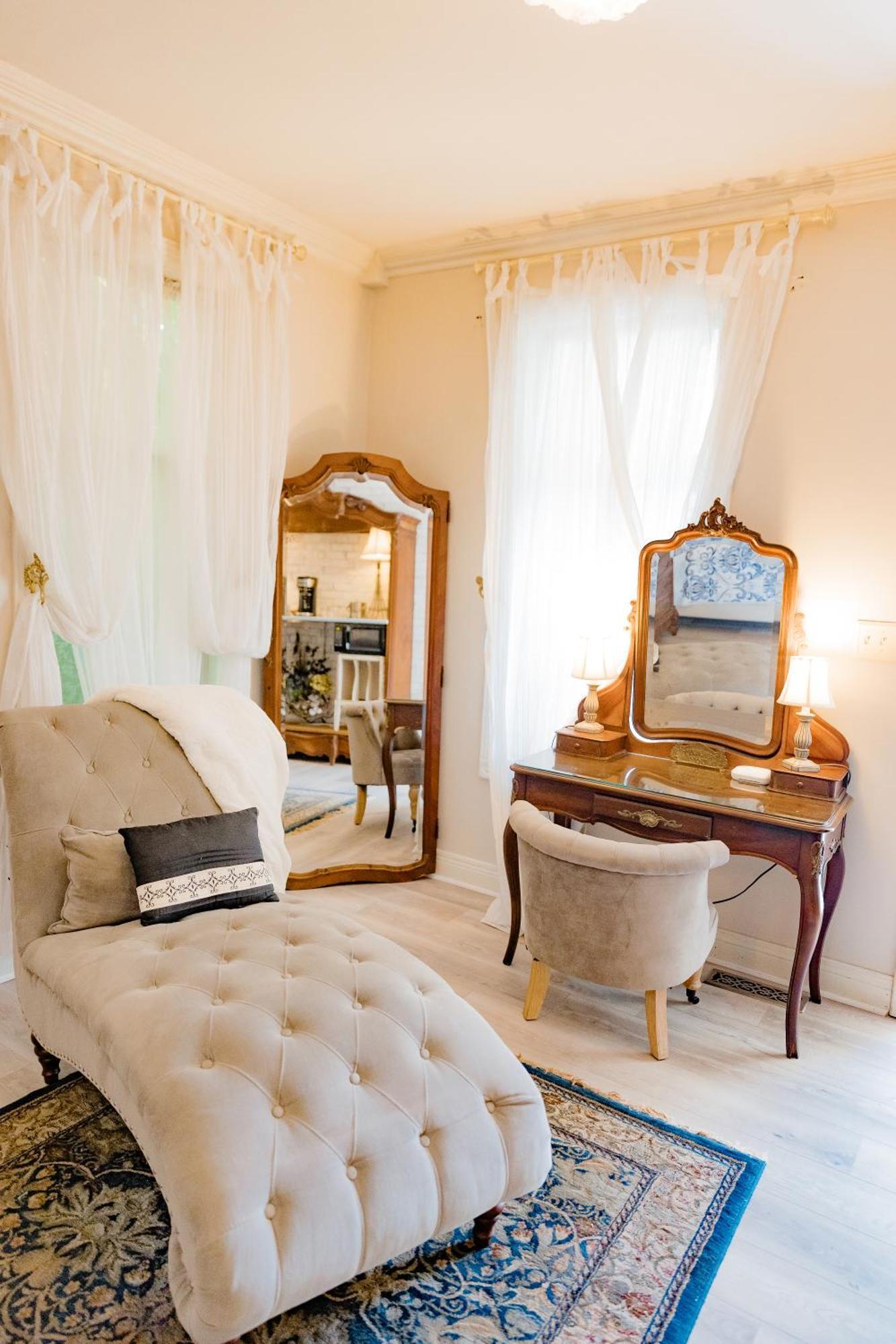 King Suite with Spa Bath