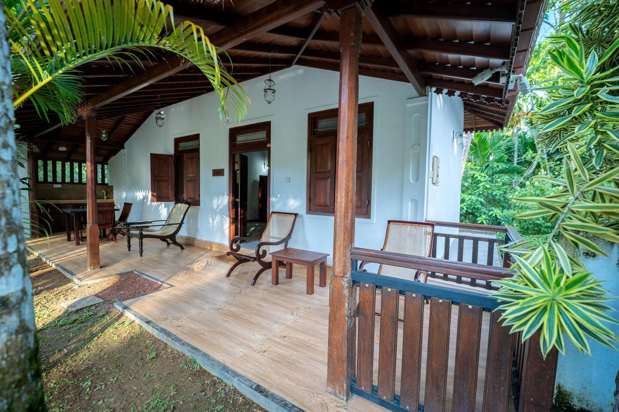 Villa Garden & Pool View