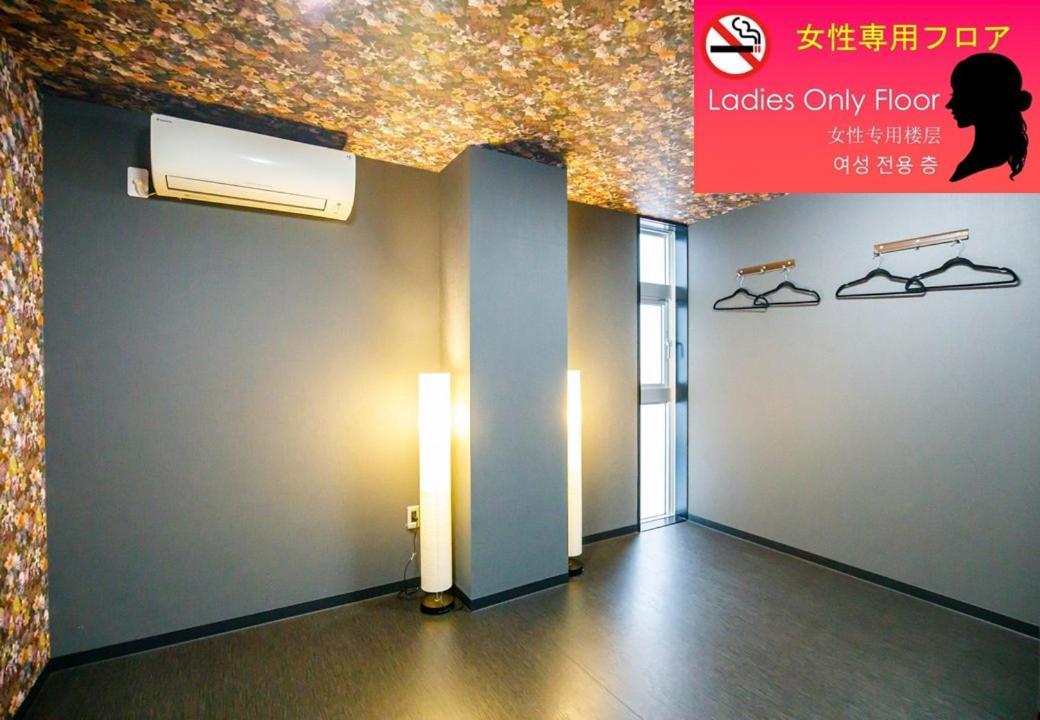 Japanese-Style Quadruple Room with Shared Bathroom Female Only - Nonsmoking