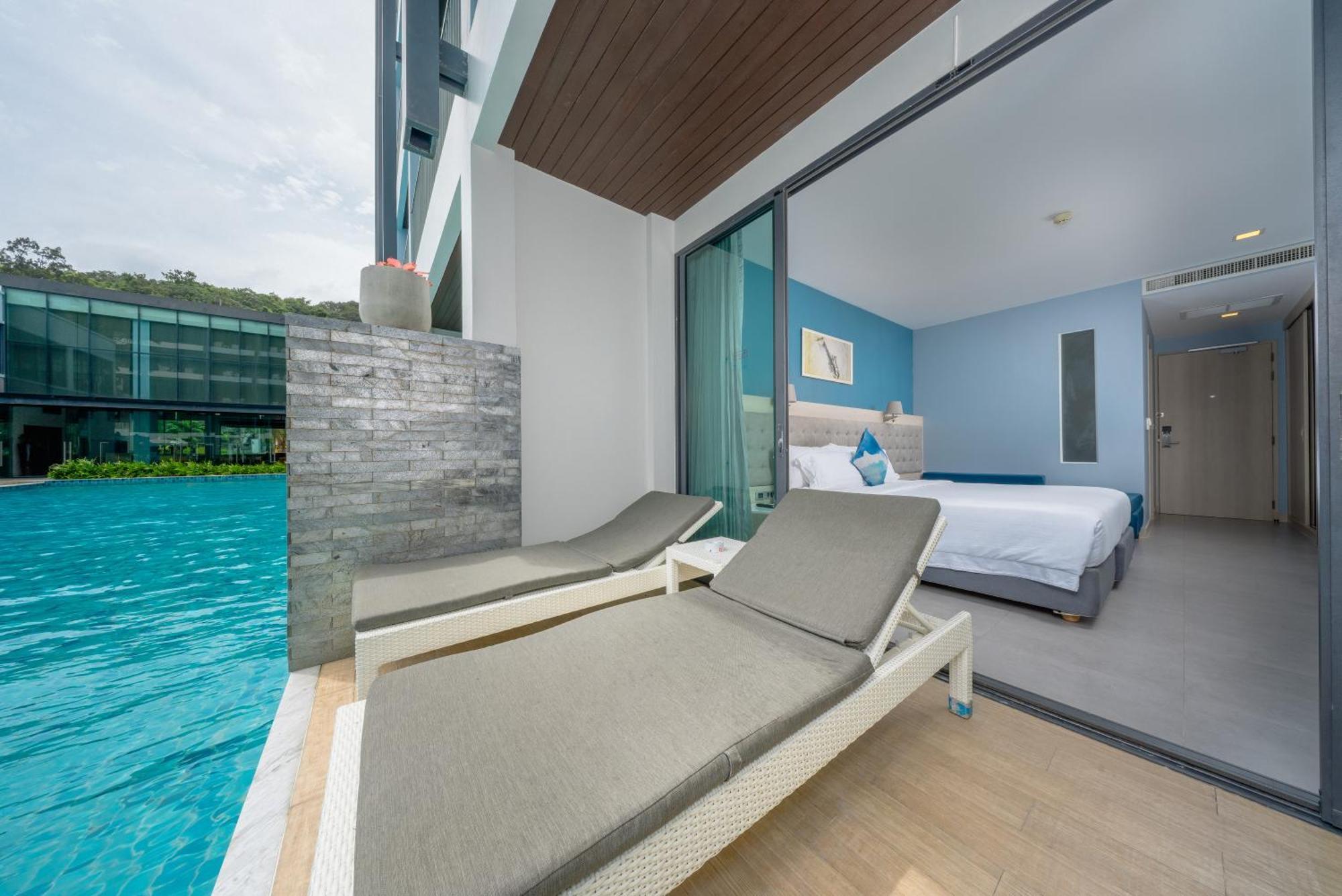 Deluxe Double Room Pool Access