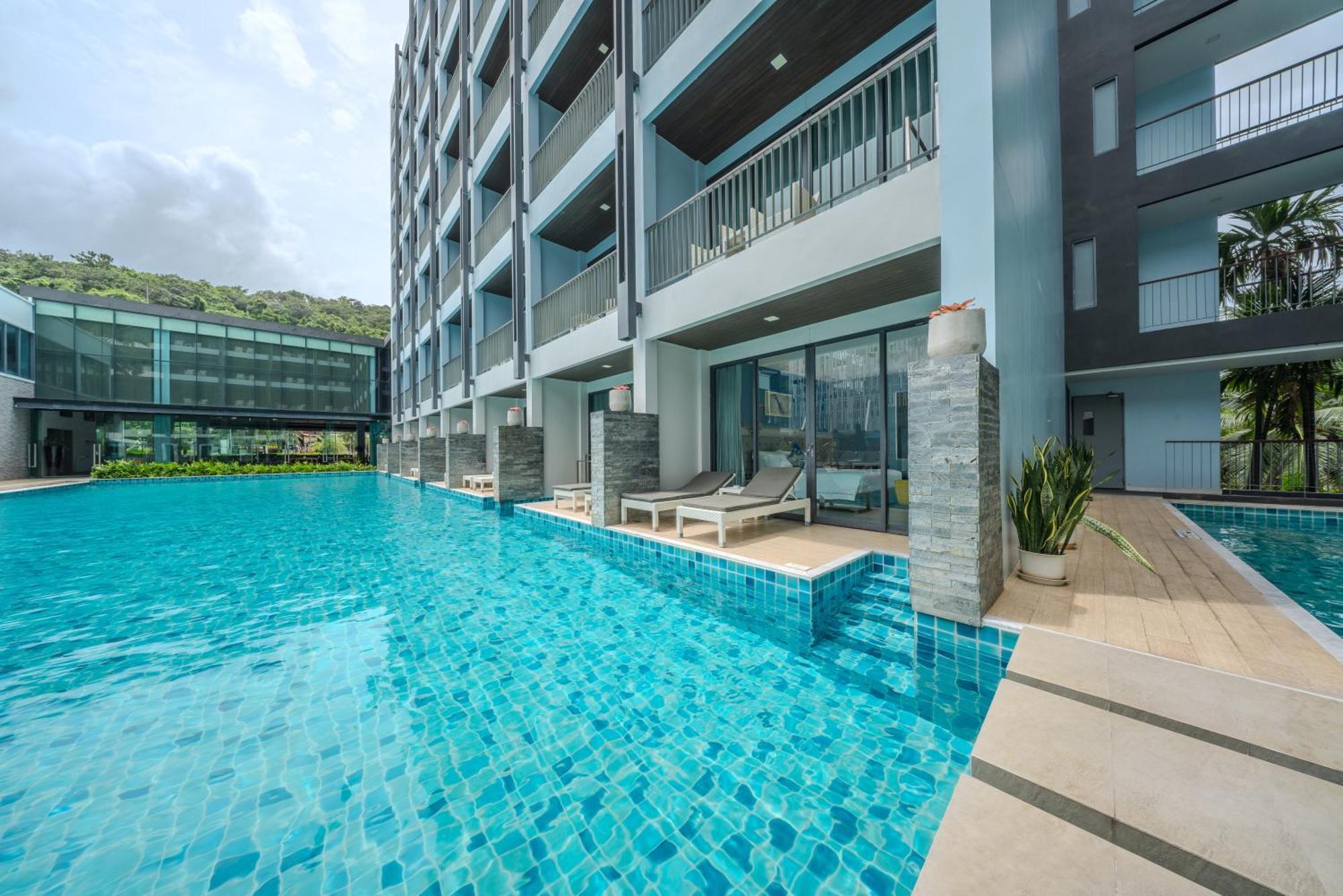 Deluxe Double Room Pool Access
