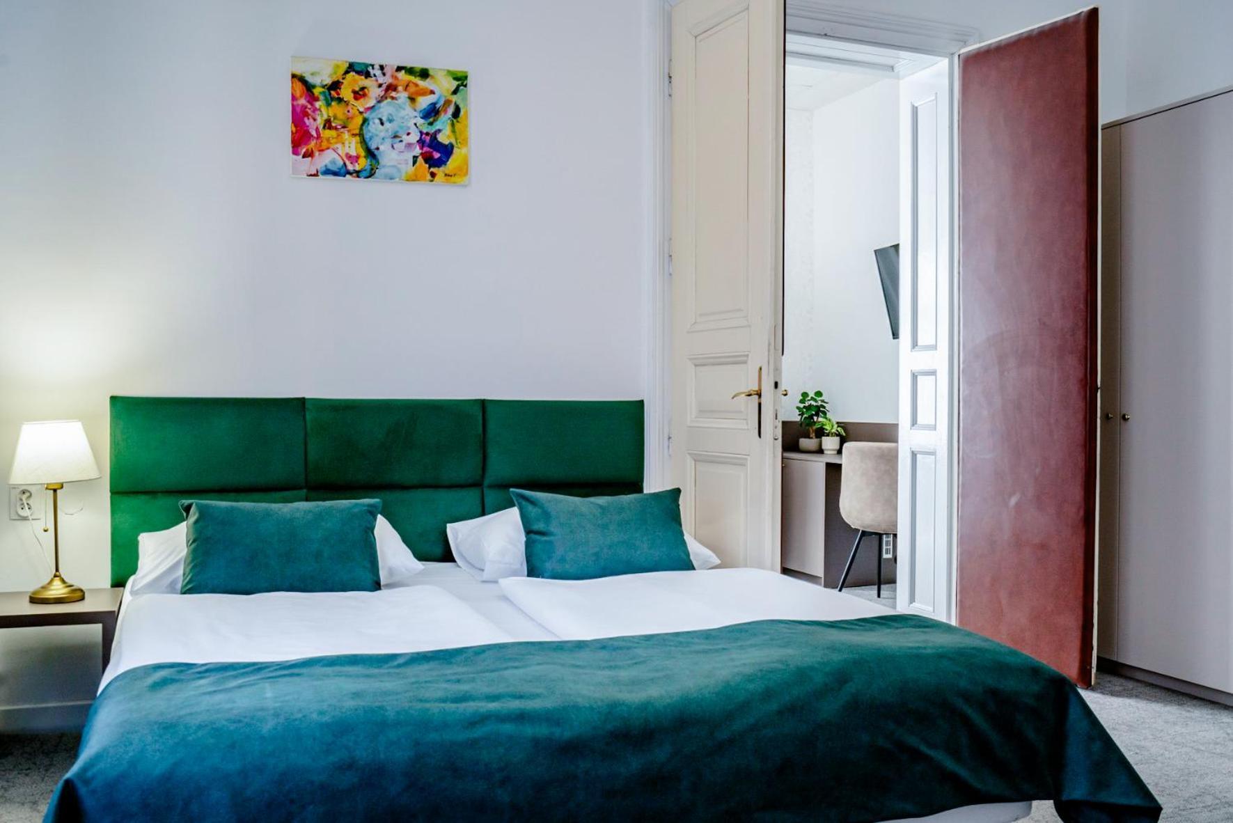 Quadruple Room,1706913675:JPEG