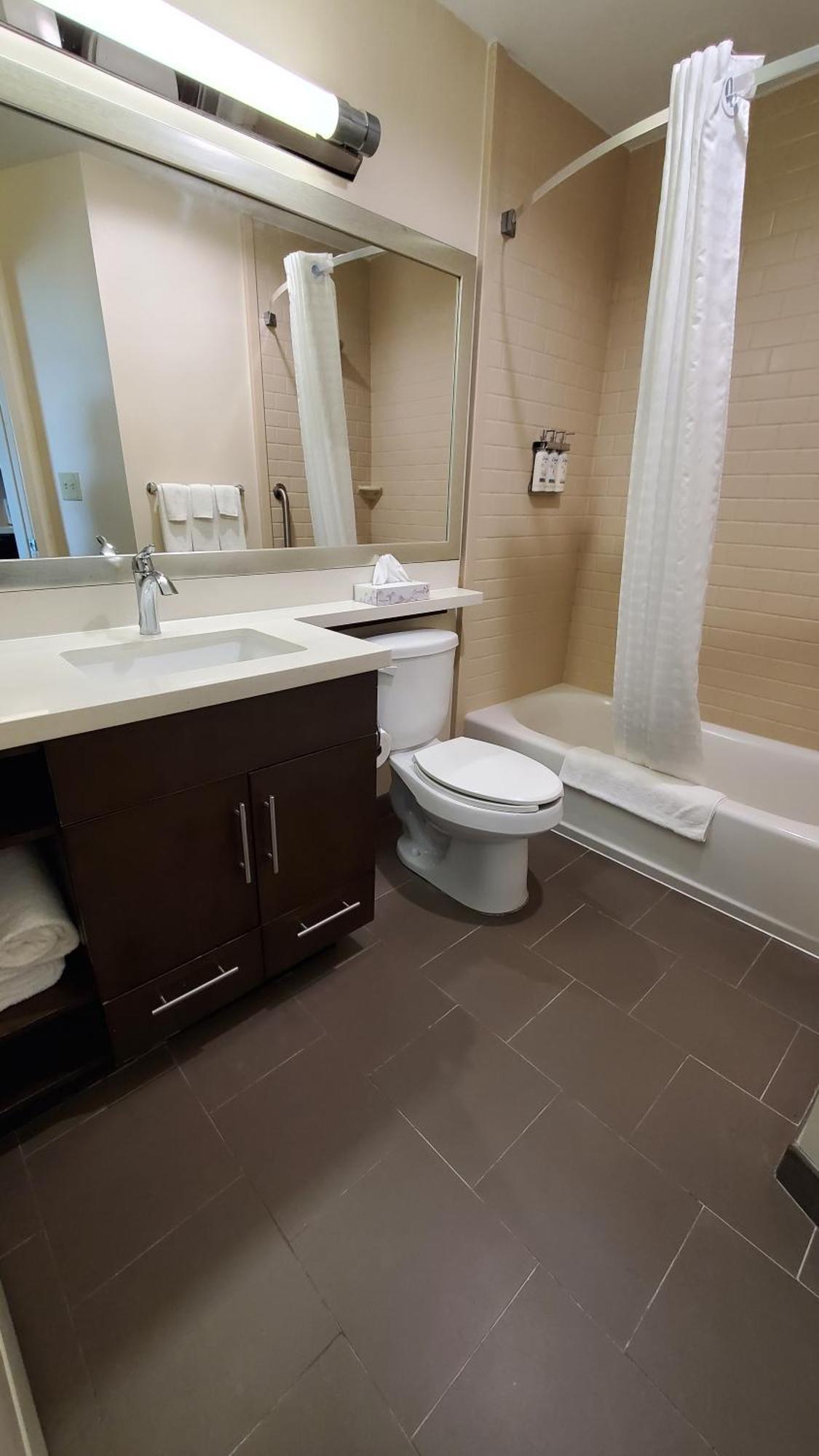 Queen Studio Suite - Communication Accessible