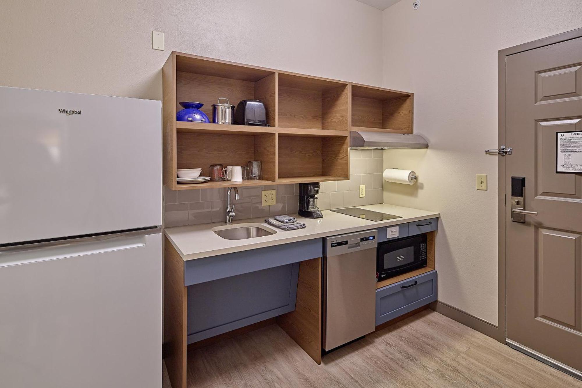Queen Studio Suite with Shower