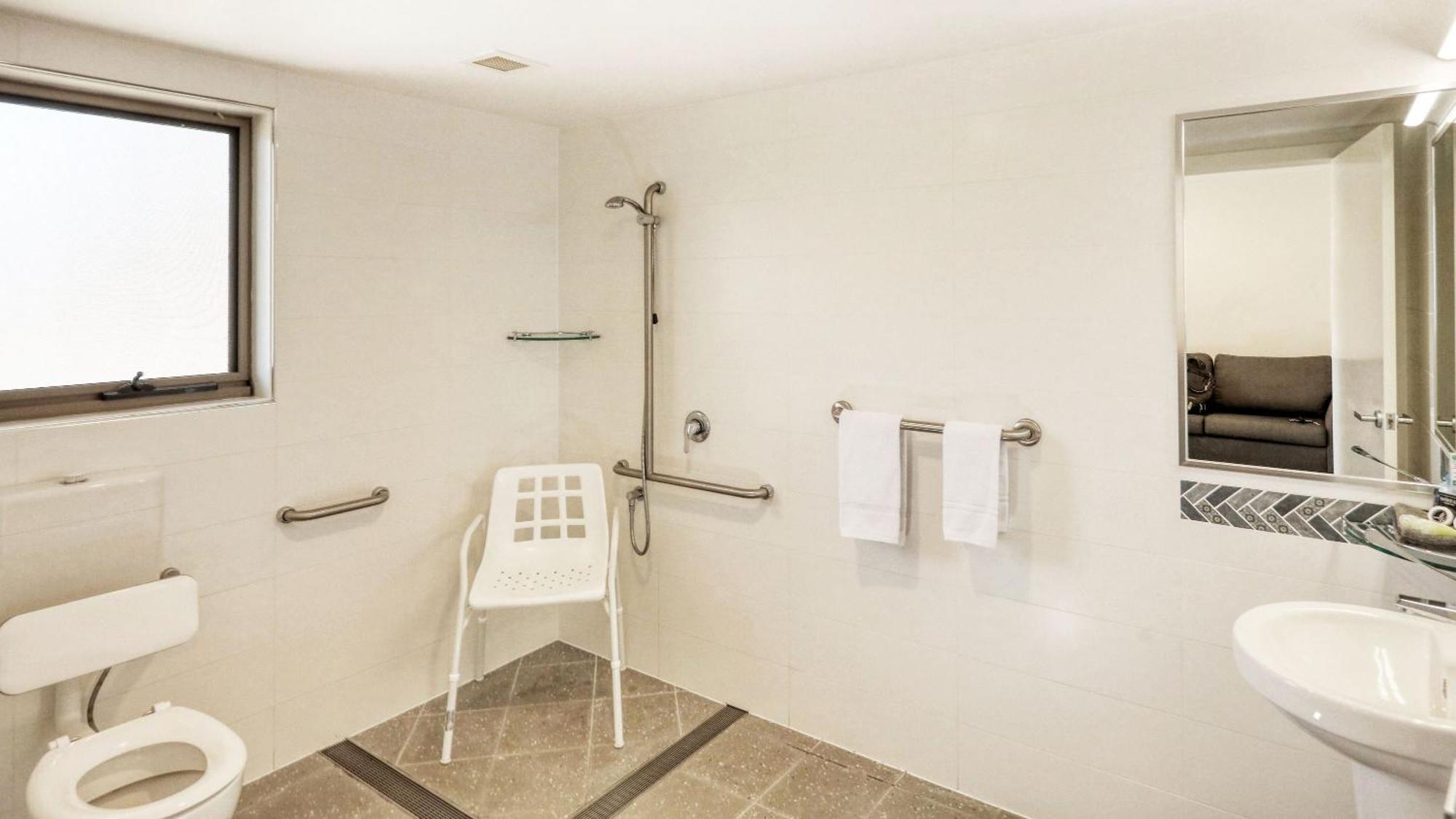 King Room with Roll-In Shower - Disability Access