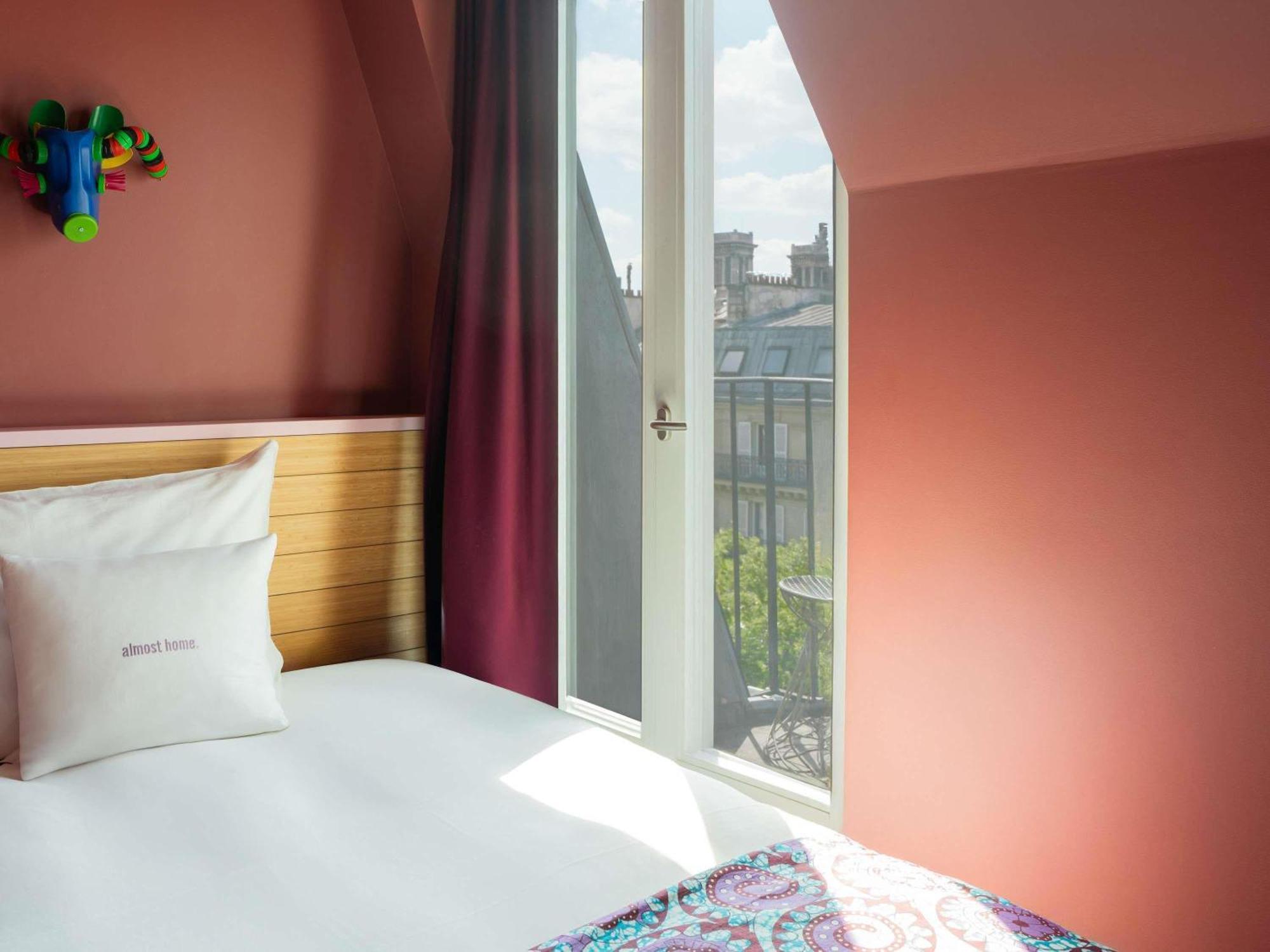 Kleines Zimmer mit Stadtblick