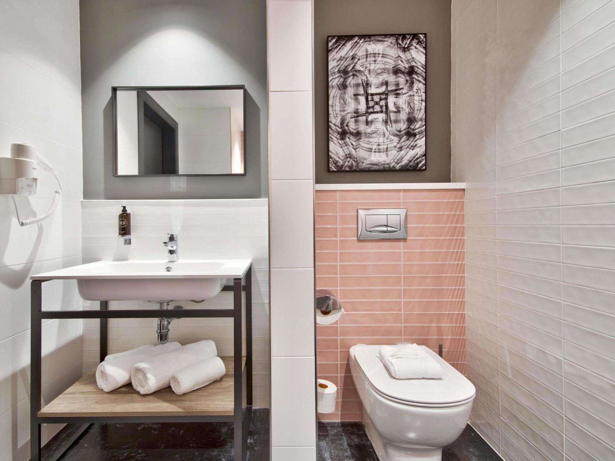 Superior Room with One Double Bed and One Single Bed,1706981285:JPEG