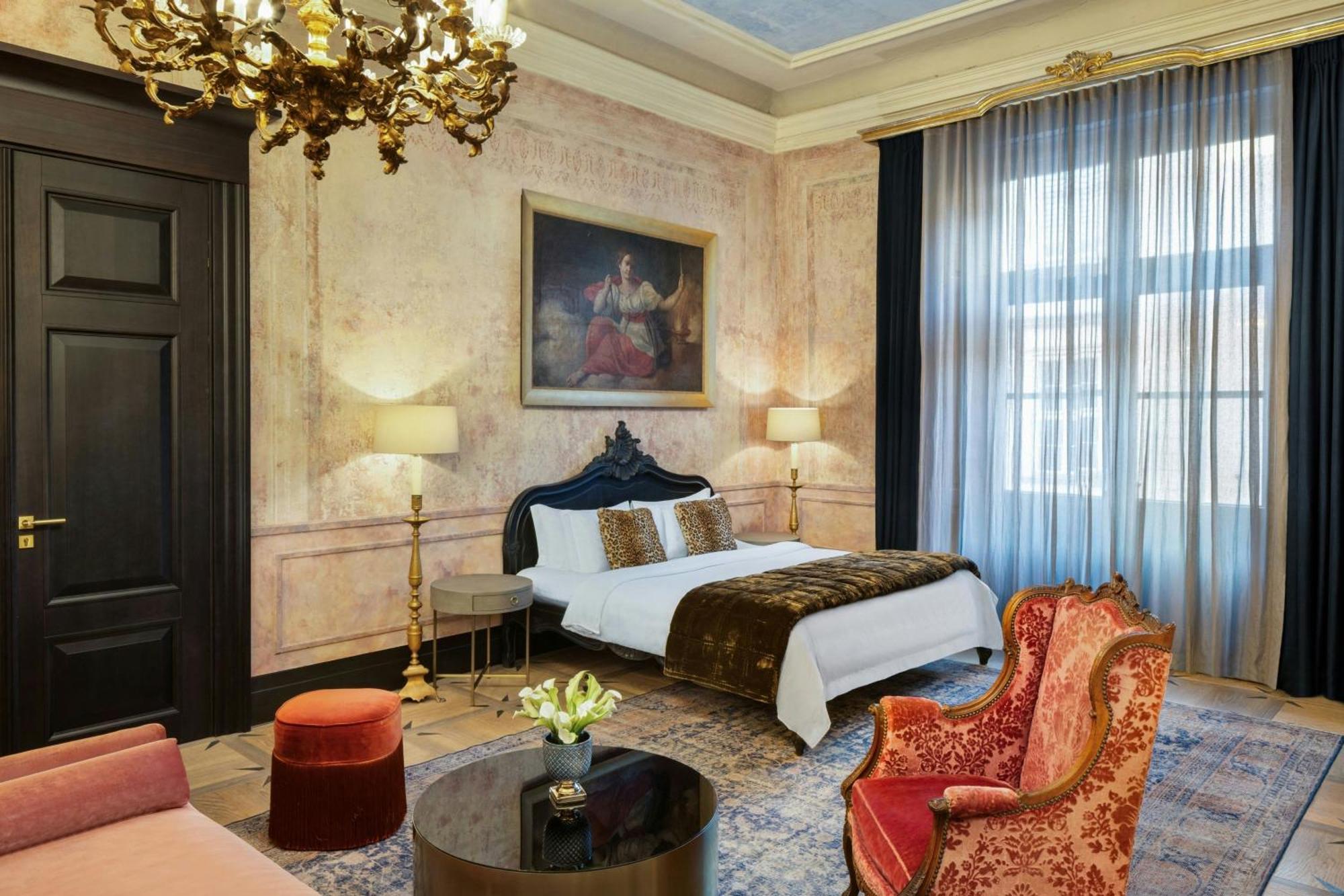 Junior King Suite