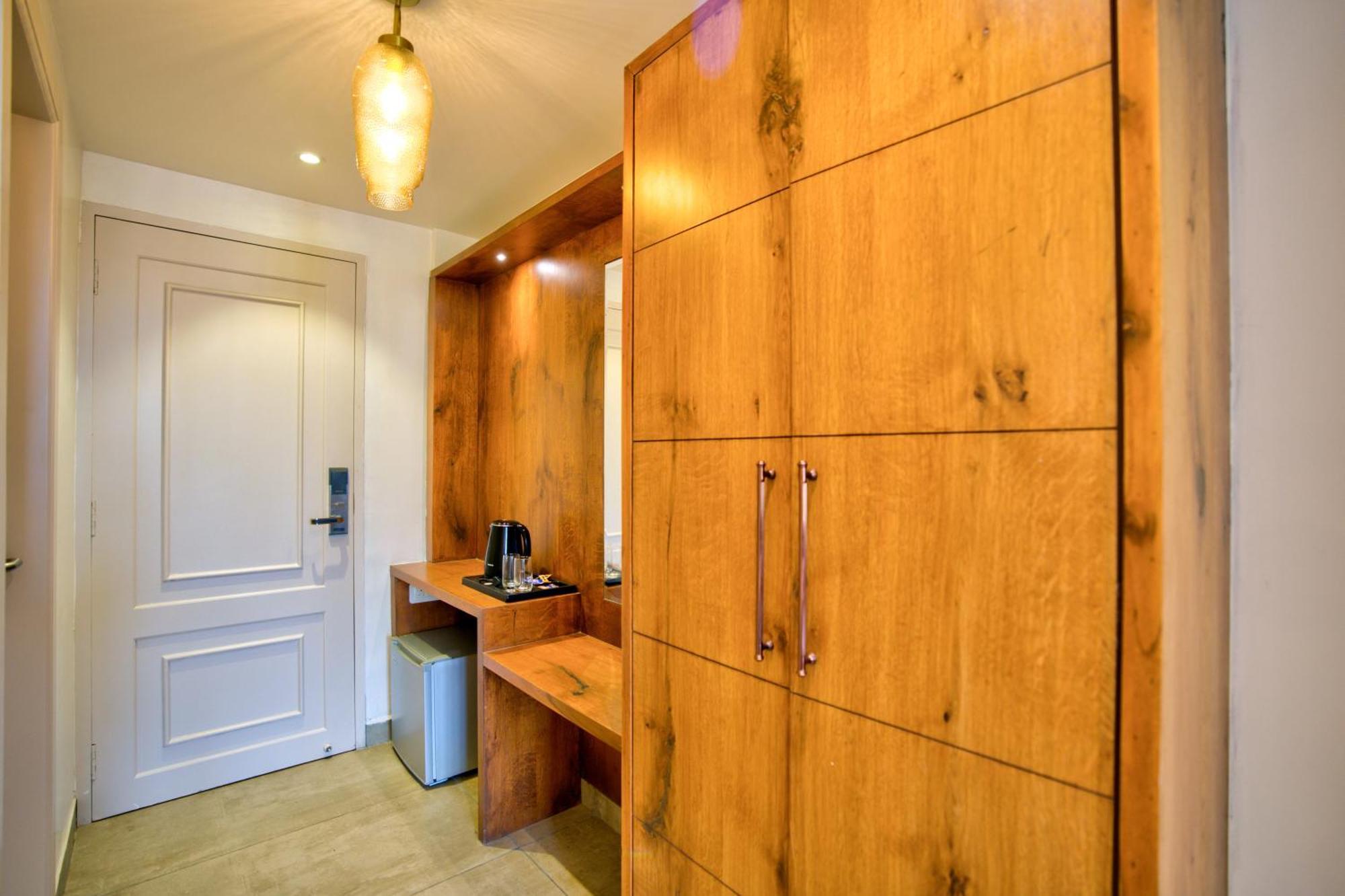 Executive Suite with Bathtub