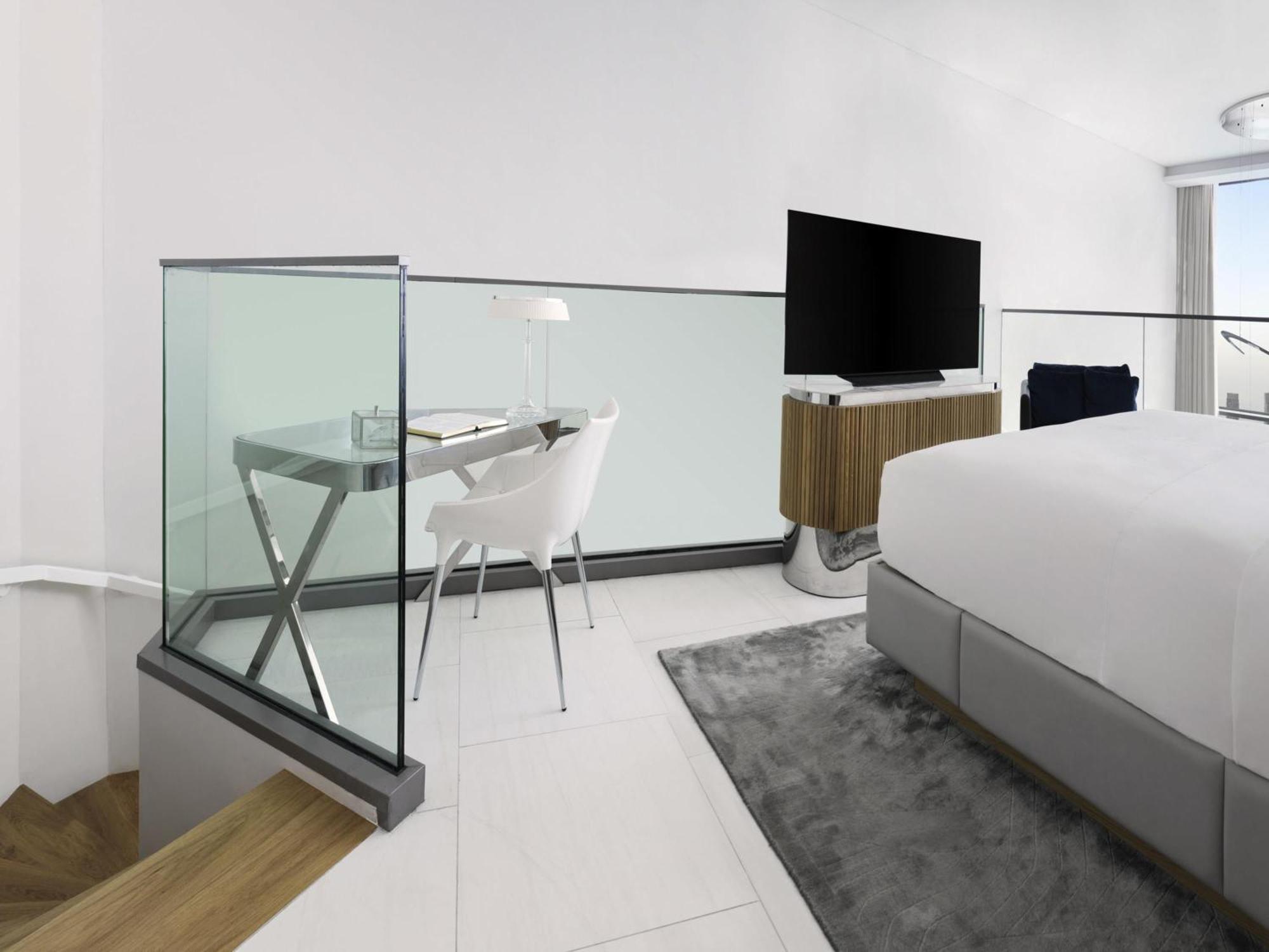 One-Bedroom Loft Apartment with Balcony,1707055301:JPEG