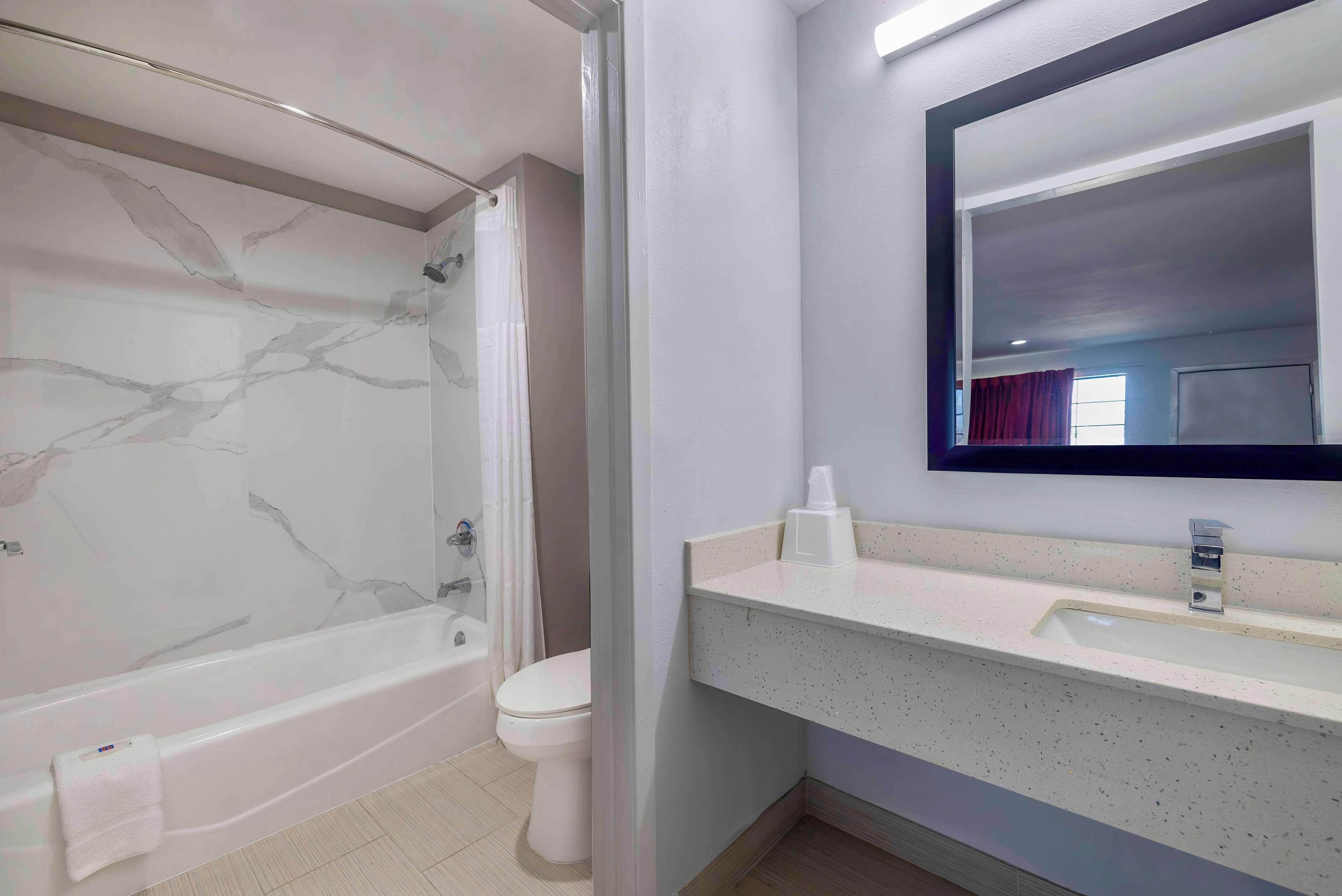 Deluxe Queen Room with Two Queen Beds - Non-Smoking