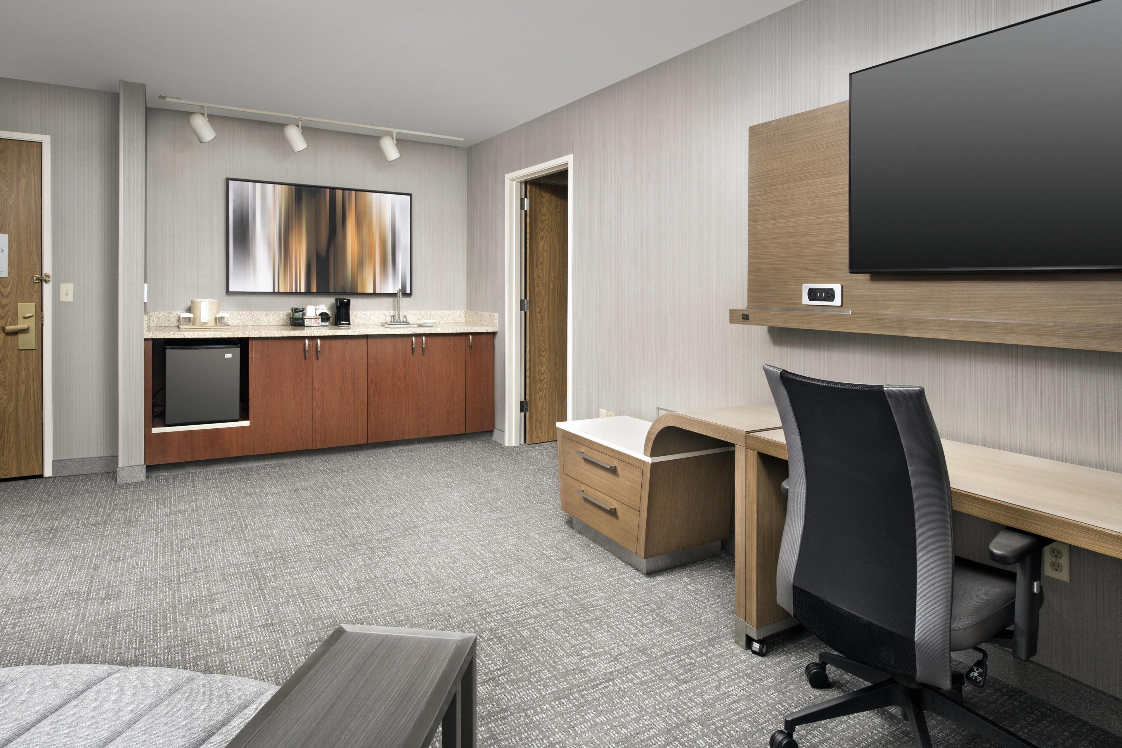 One-Bedroom King Suite with Courtyard View, Sofa Bed and Balcony