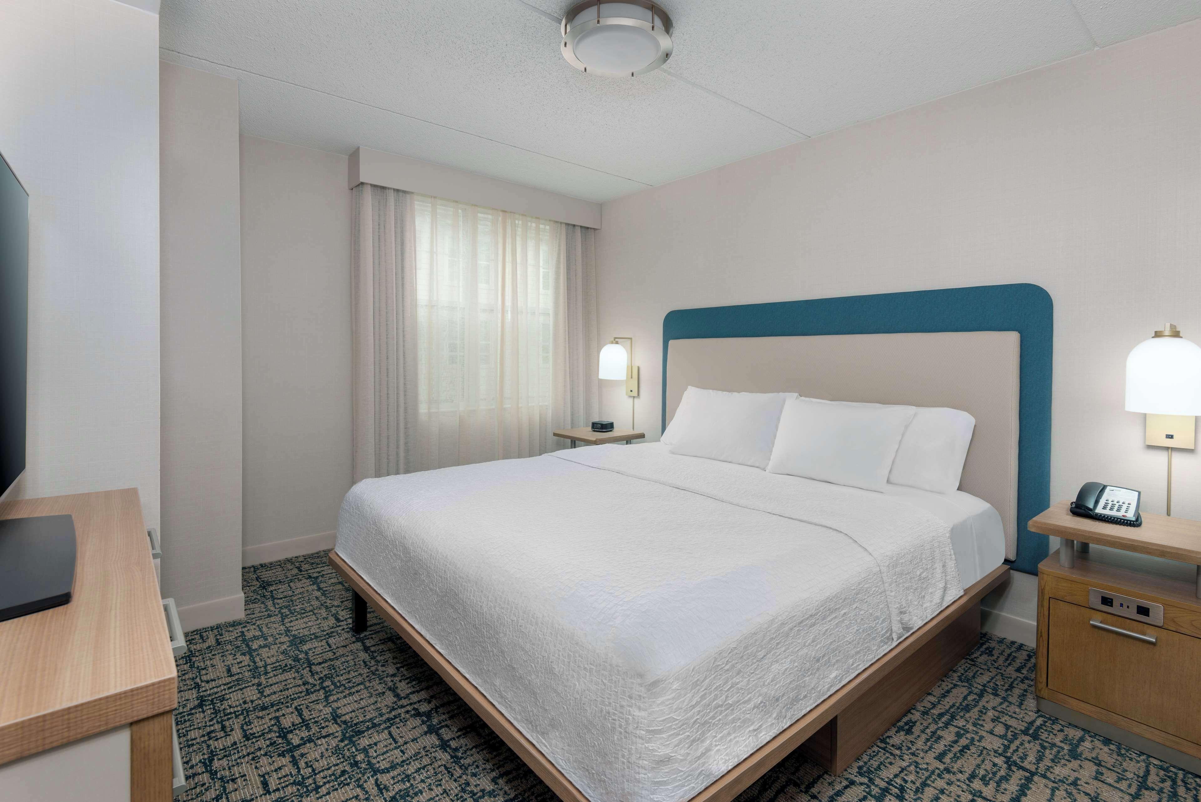 One-Bedroom King Suite Non-Smoking