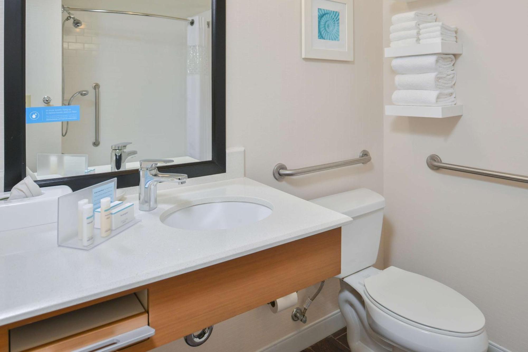 Queen Room Two Queen Beds Mobility Access or Non-Smoking