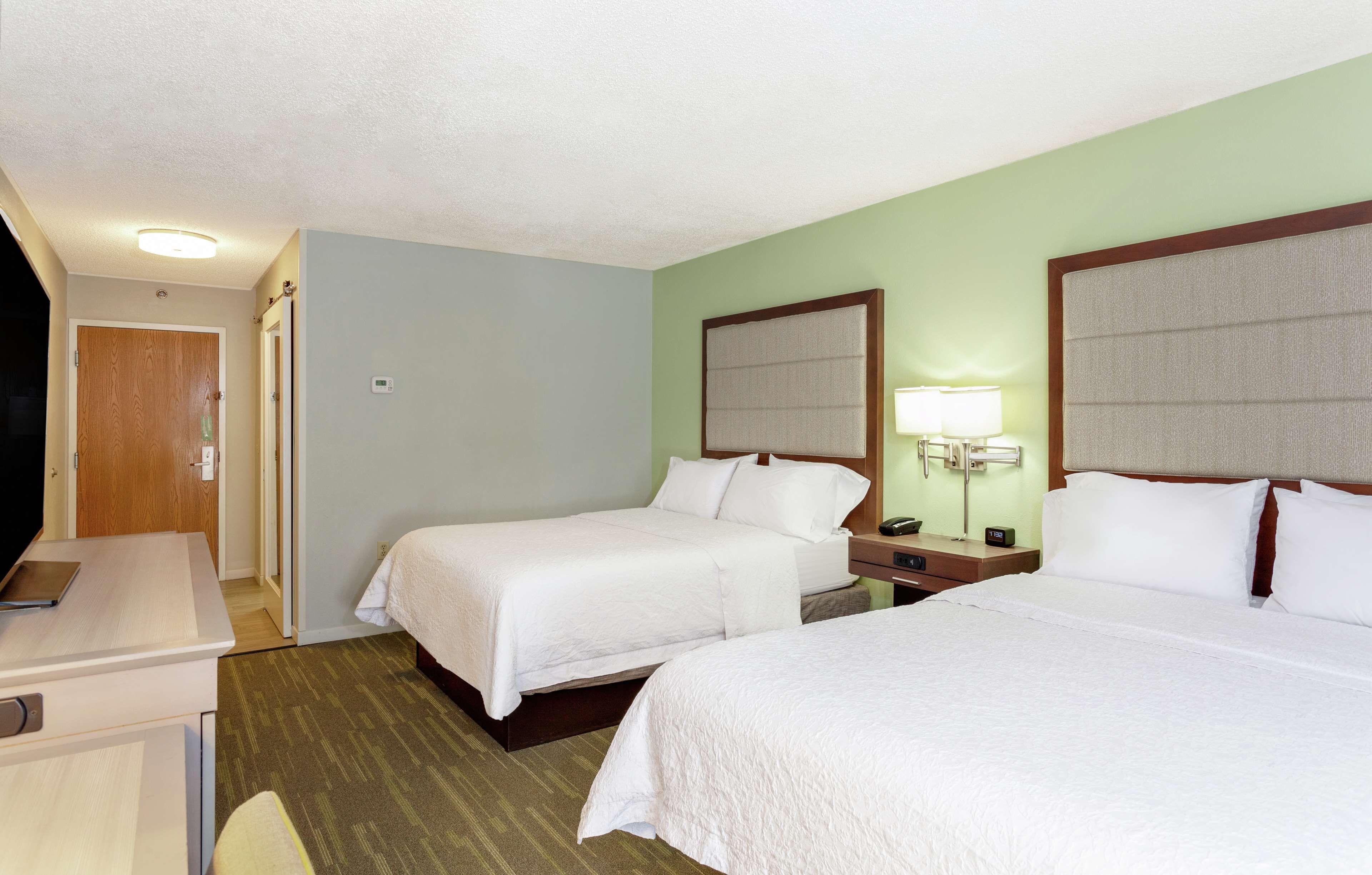 Queen Room Two Queen Beds Hearing Access or Non-Smoking