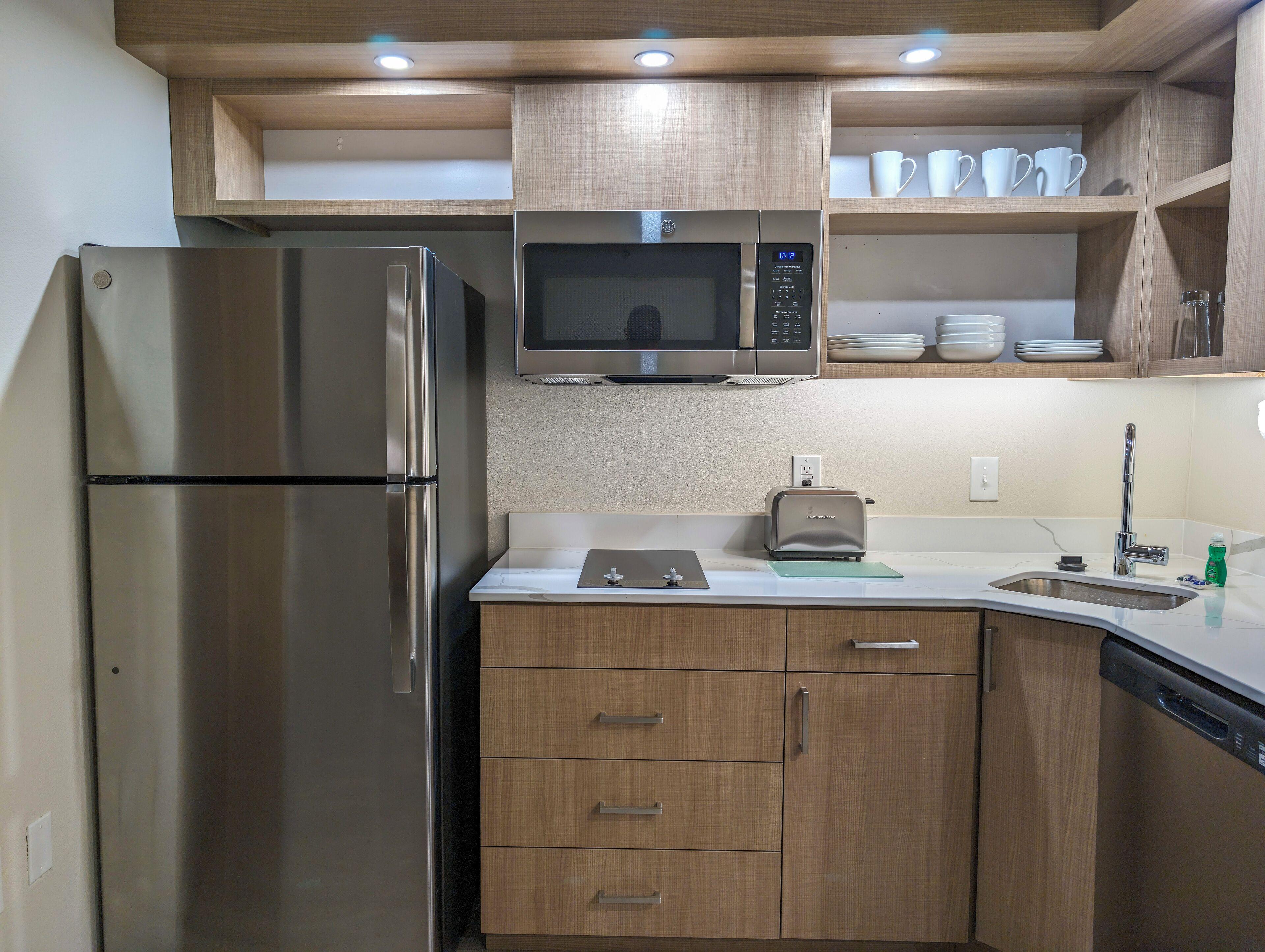 King Studio with Bath Tub - Mobility Accessible