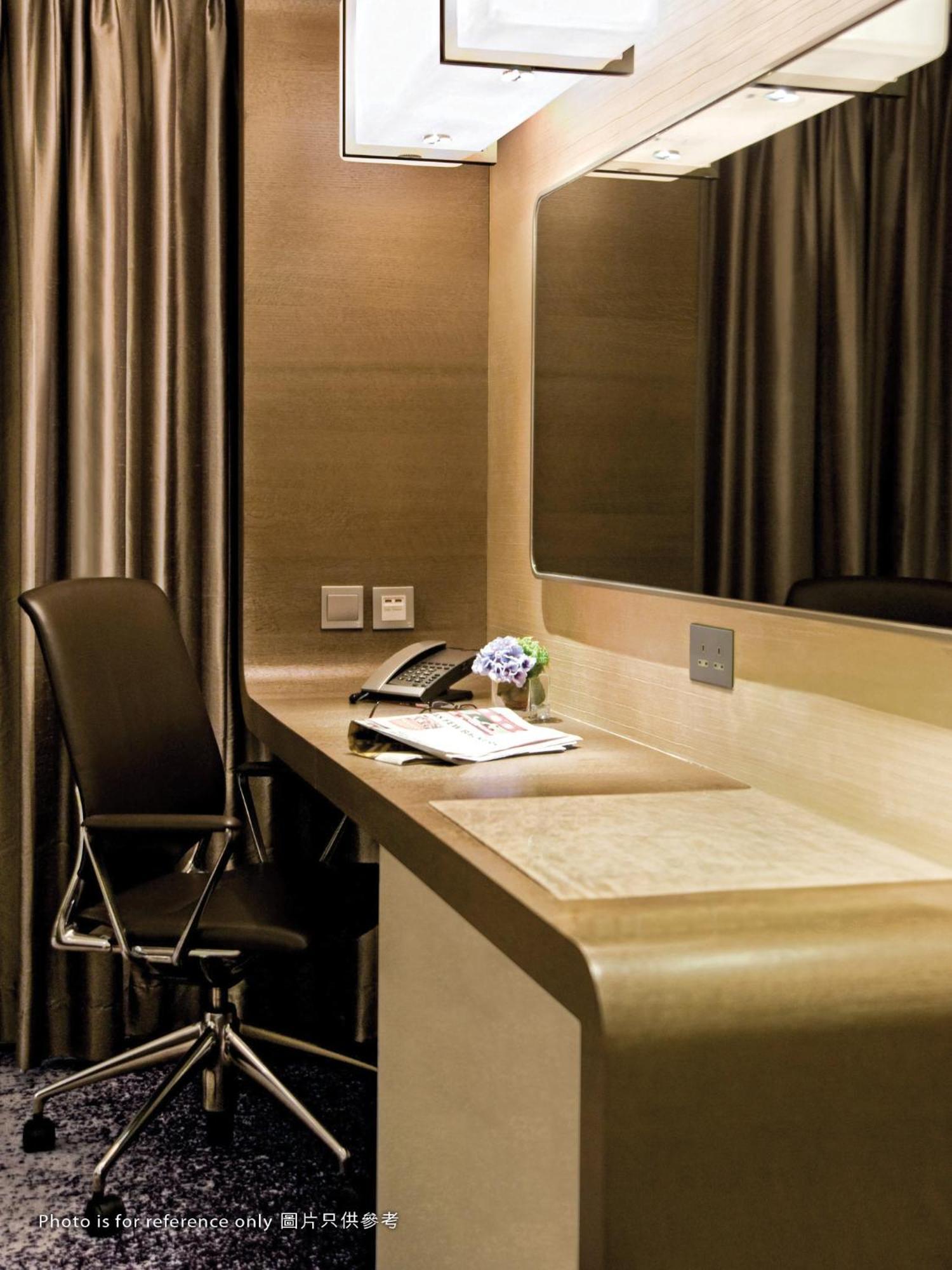 Plaza Deluxe Family Twin Room