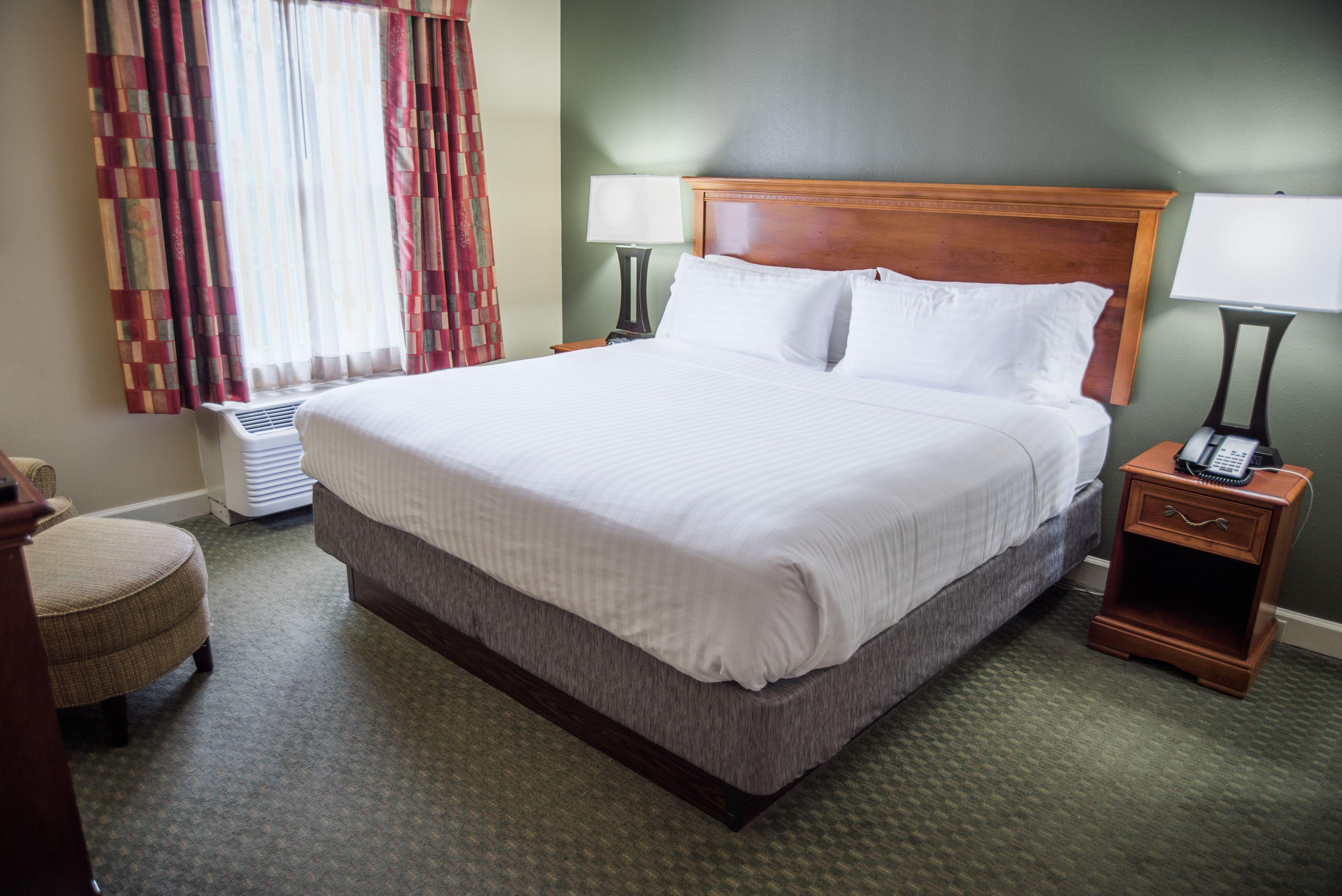 Standard King Room with Accessible Tub - Mobility Access