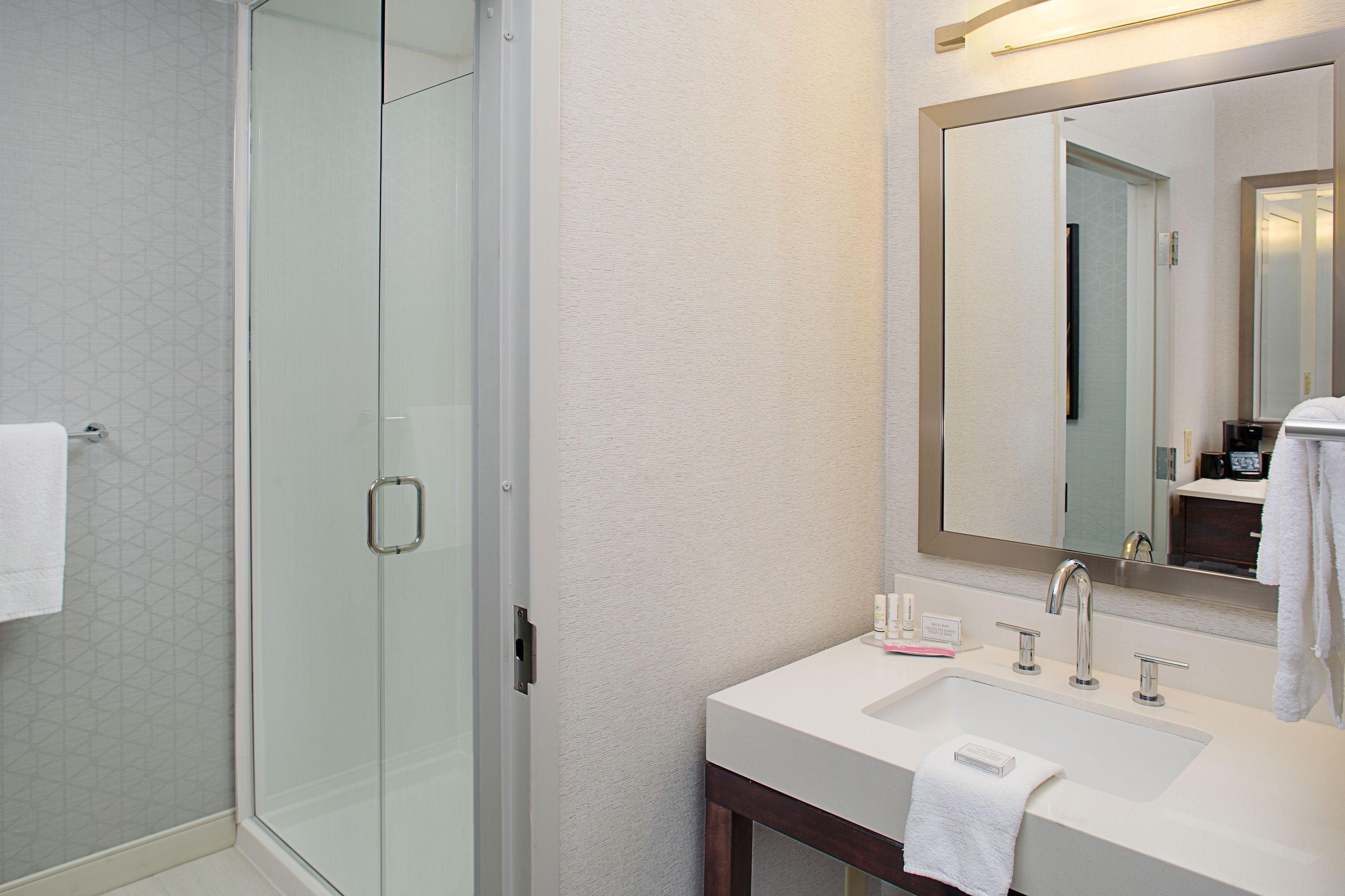 Queen Room with Two Queen Beds - Hearing Accessible