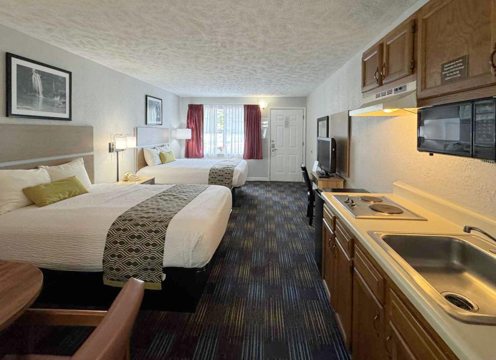 Deluxe Queen Room