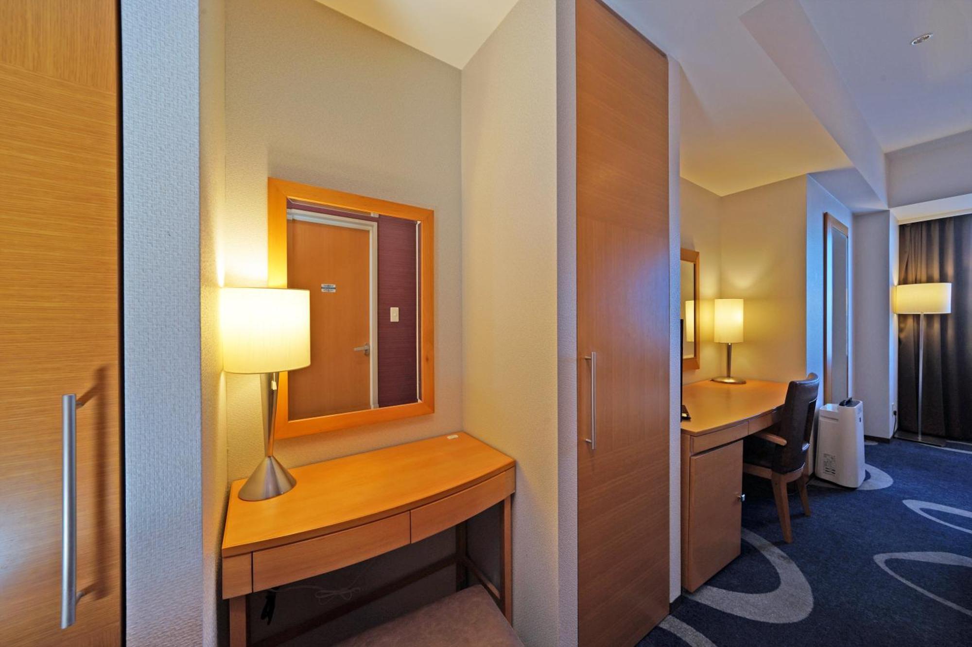 Queen Room with Sea View - Smoking