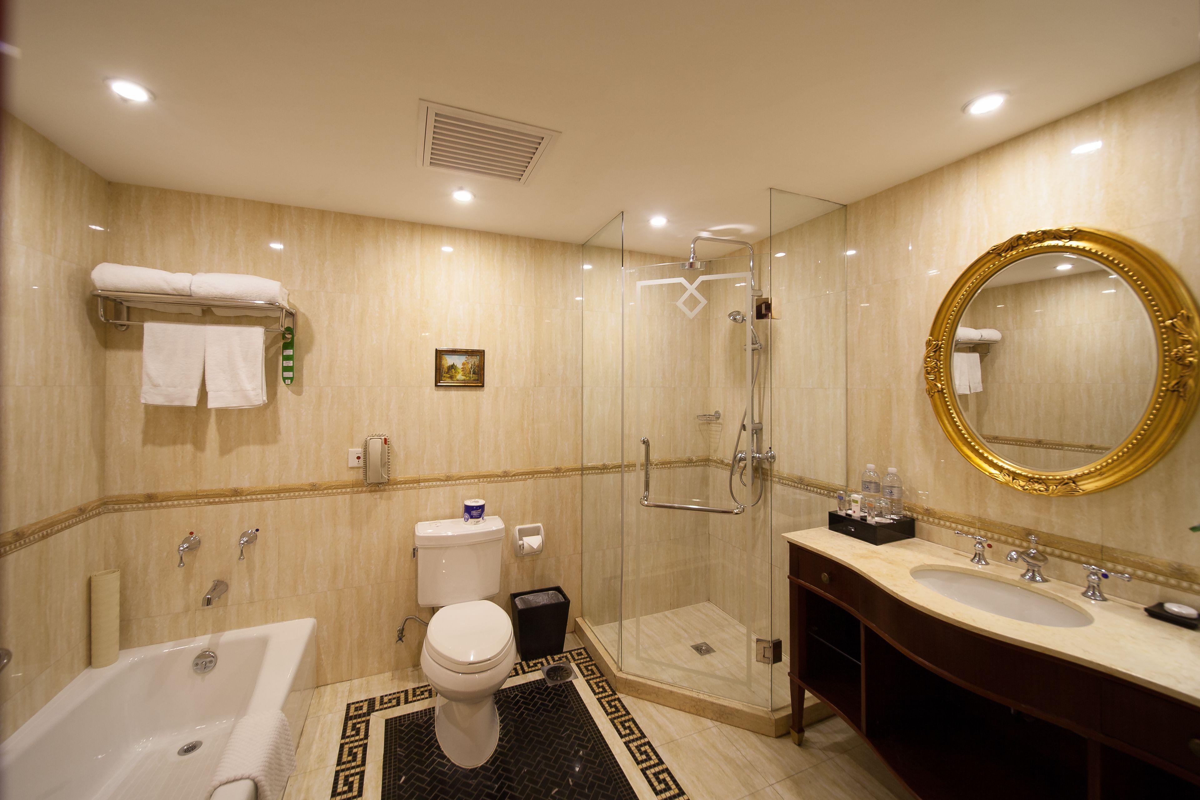 Deluxe Panoramic Queen Room