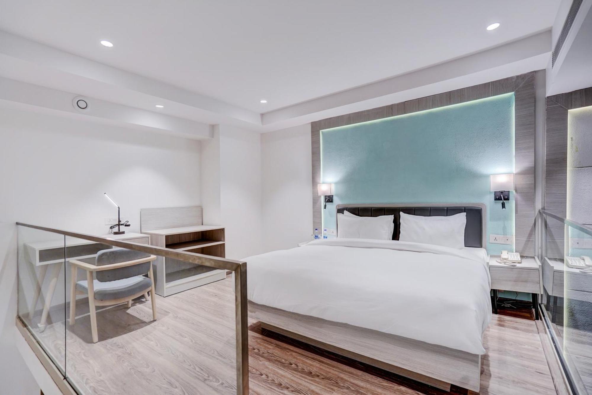 Duplex Executive Suite King Bed with Balcony (Welcome Drink,Early checkin/Late Checkout (Subject to availability),20% Off on F&B, 15 % Discount on Laundry and 20% off on 1 session of 60 mins Spa)