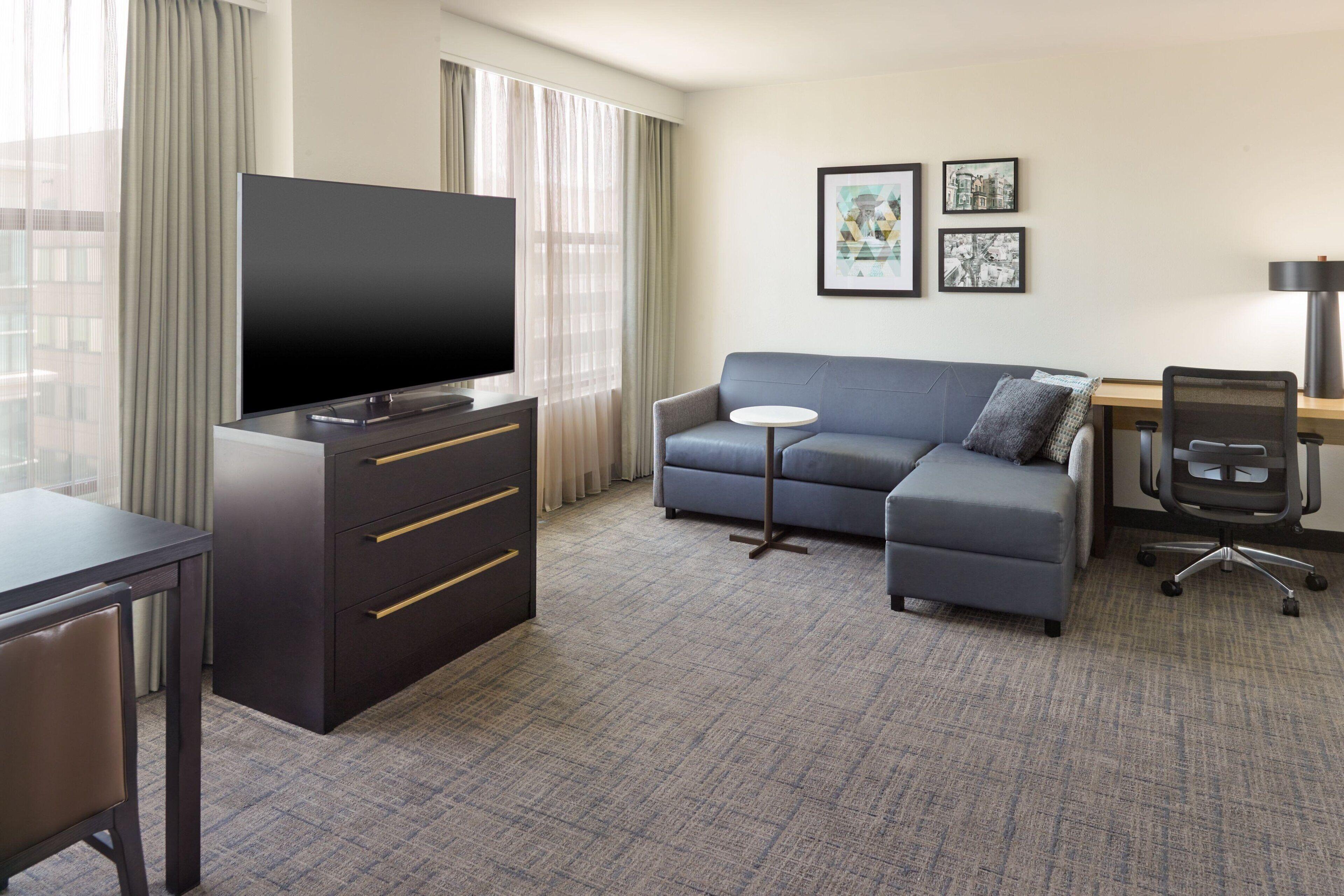 One-Bedroom Queen Suite Sofa Bed