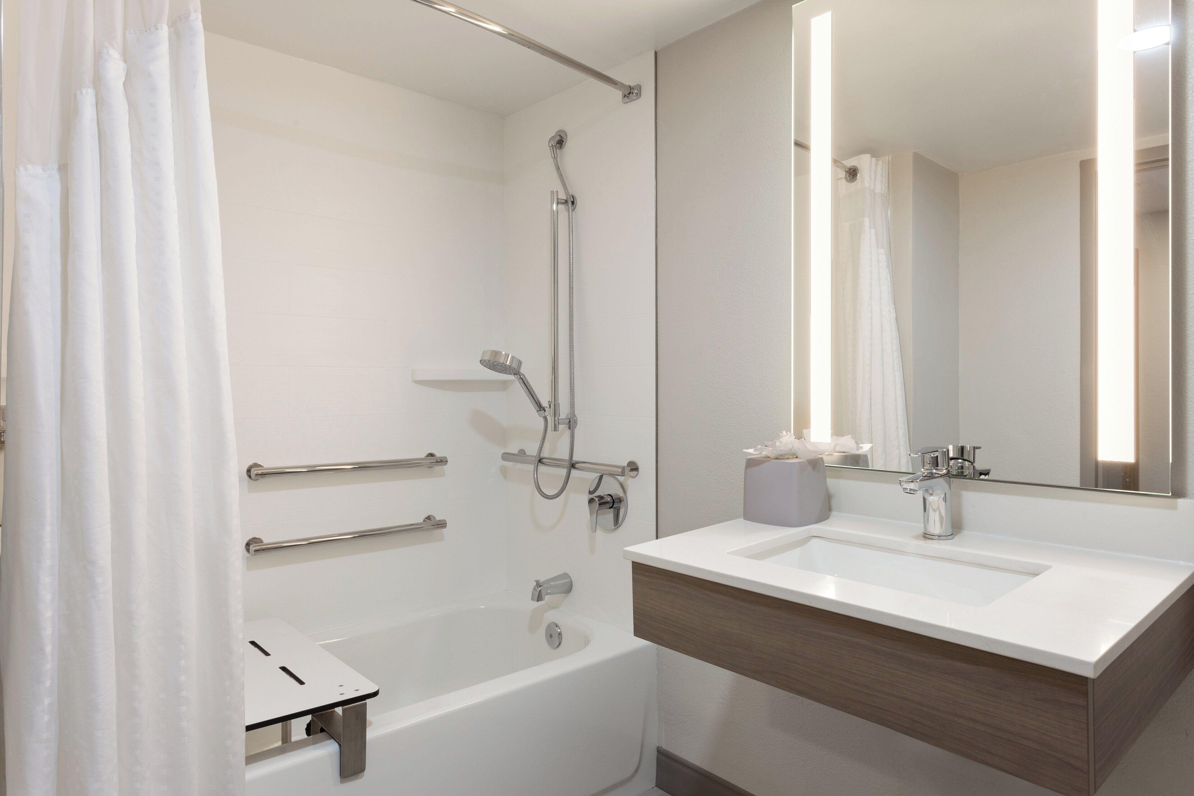 Quarto com Cama King-size - Acessível para Hóspedes com Mobilidade e Capacidade Auditiva Reduzidas