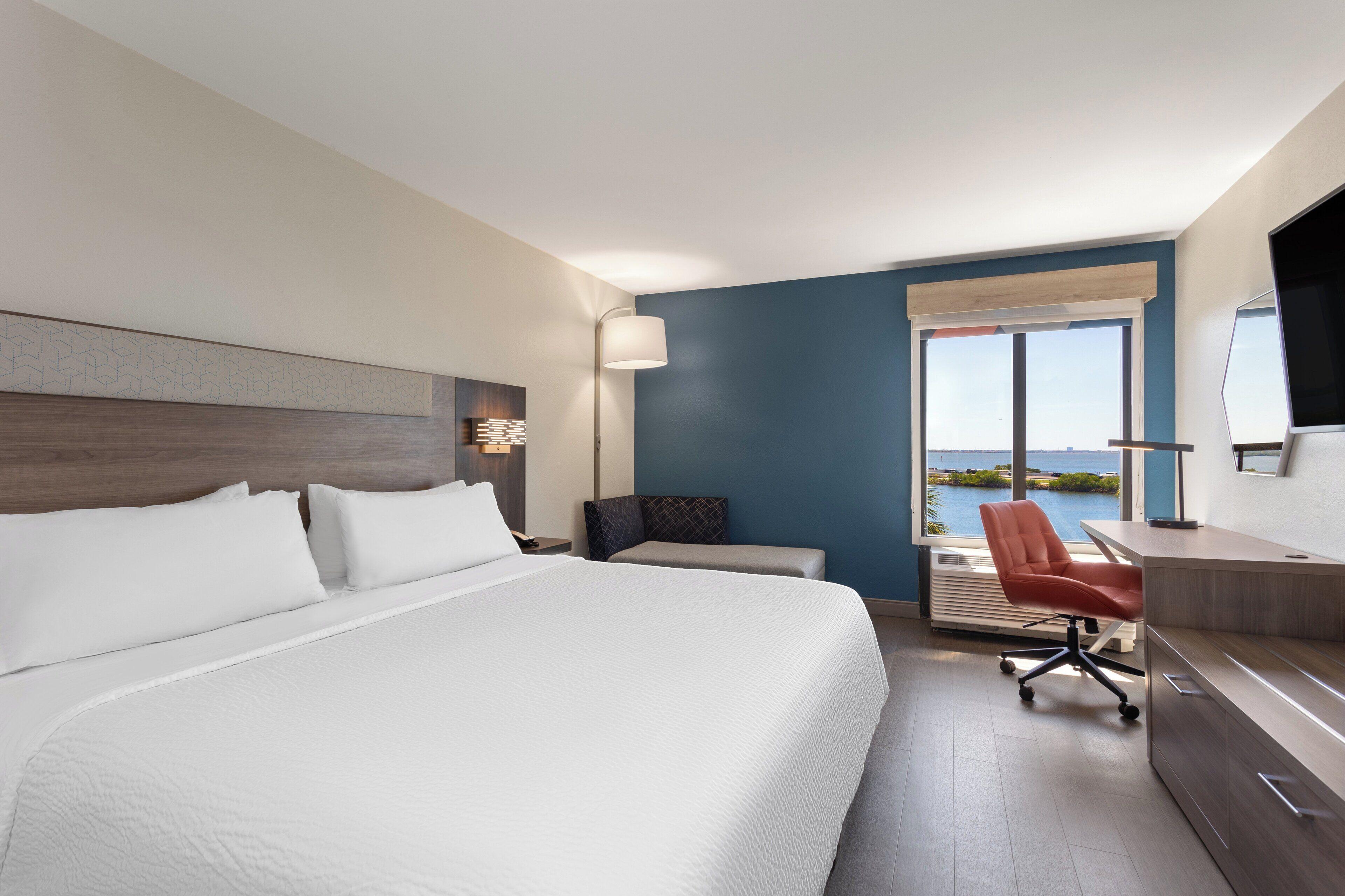 Quarto Standard com Cama King-size e Vista da Baía