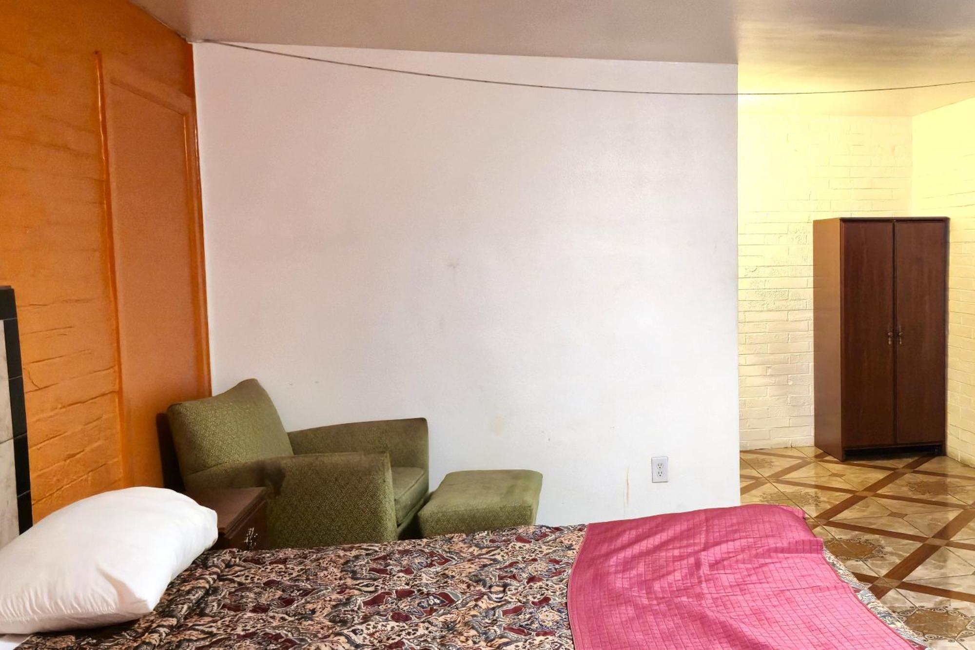 King Bed Non-Smoking