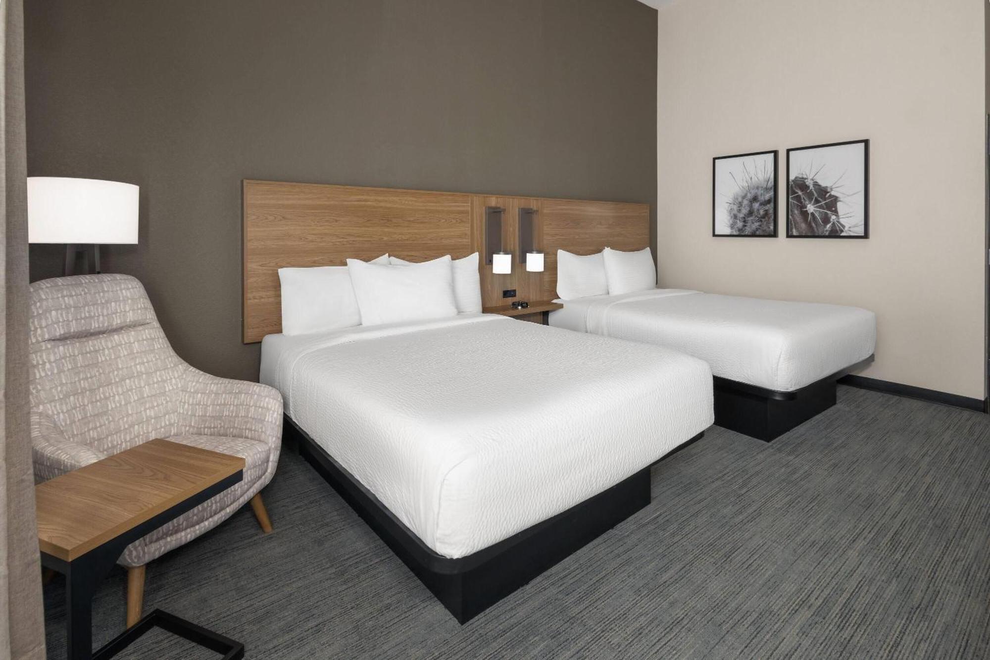 Standard Queen Room Two Queen Beds Non-Smoking