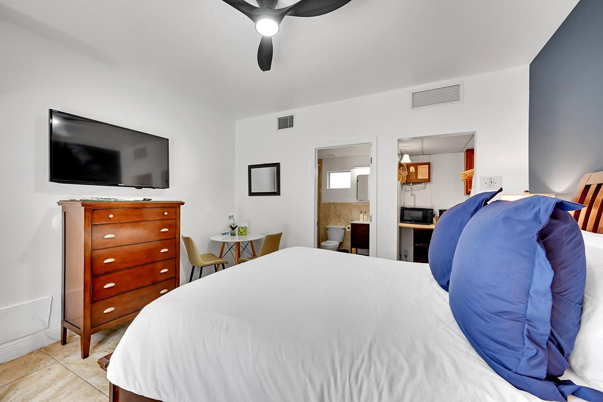 Queen Room with Pool View