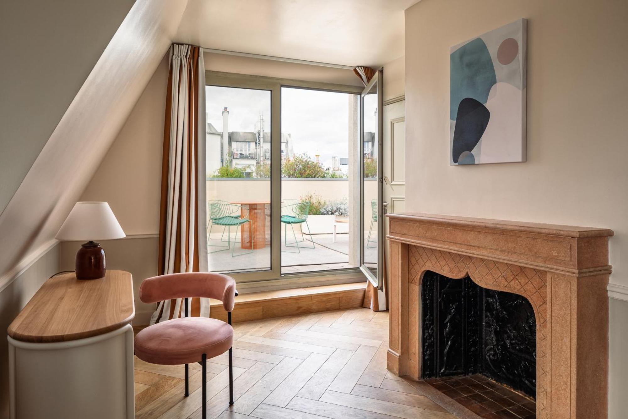 Junior Suite Terrace Eiffel Tower View