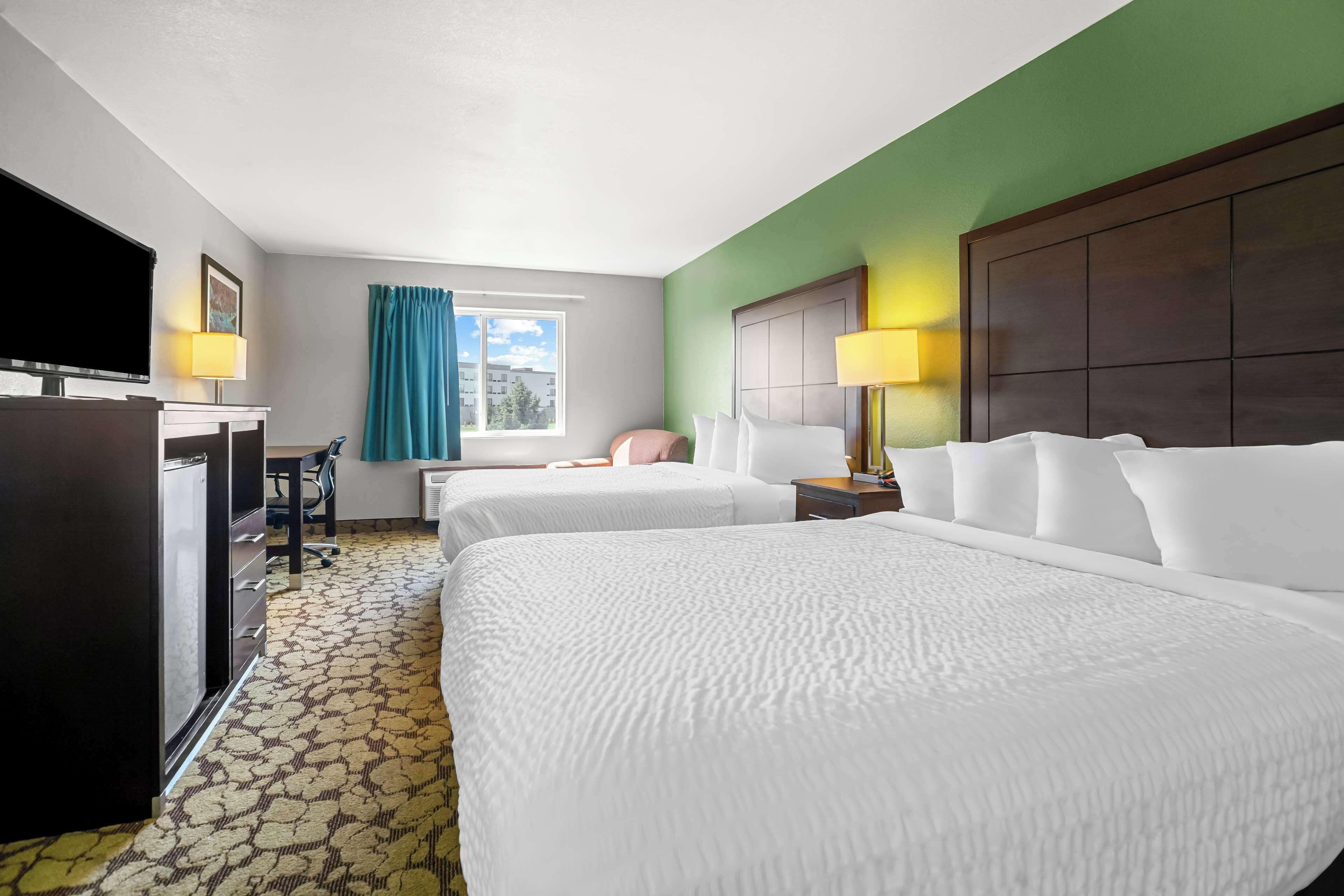 Standard Queen Room