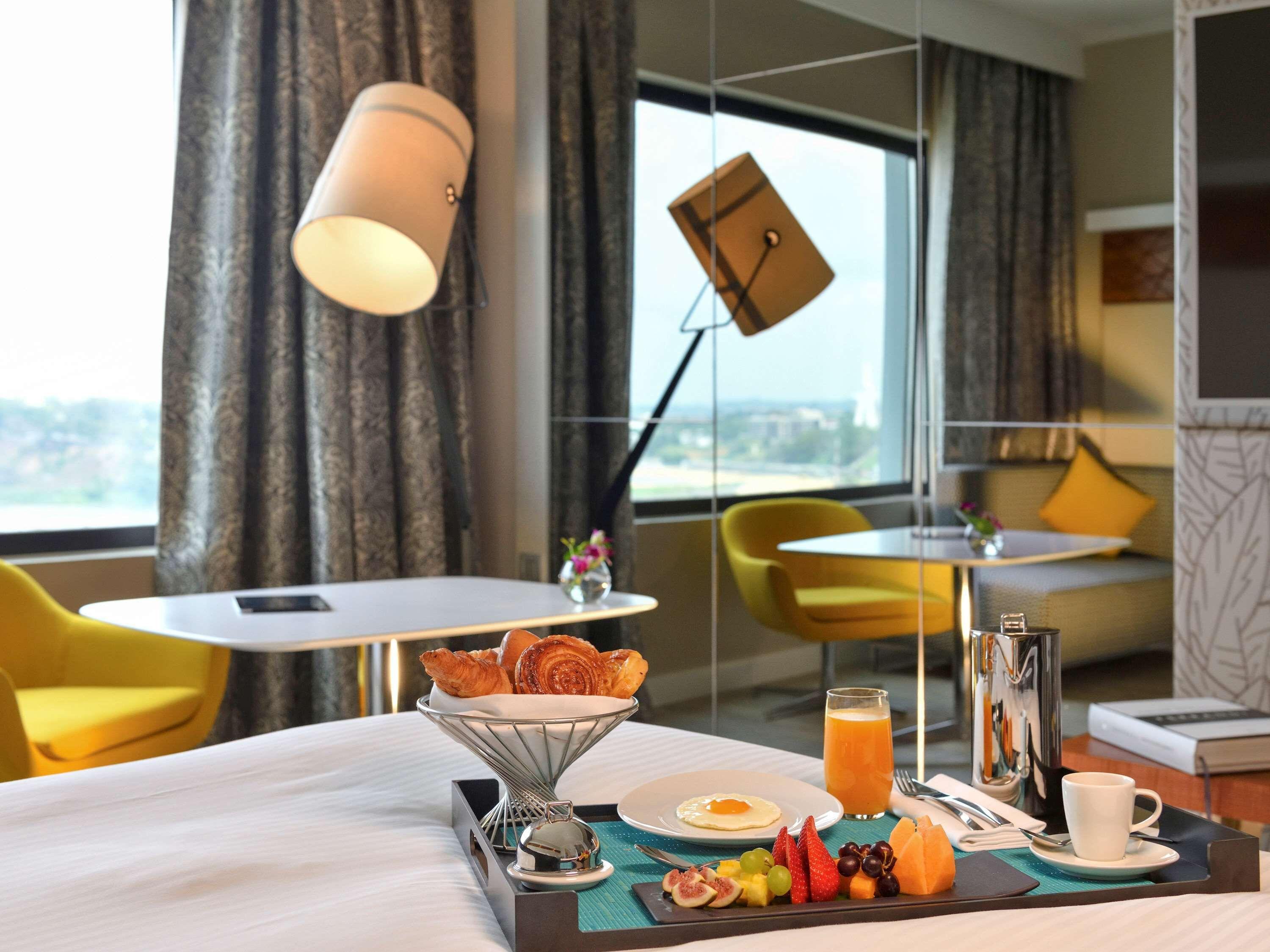 Premium Superior Zimmer mit Kingsize-Bett und Blick auf die Lagune