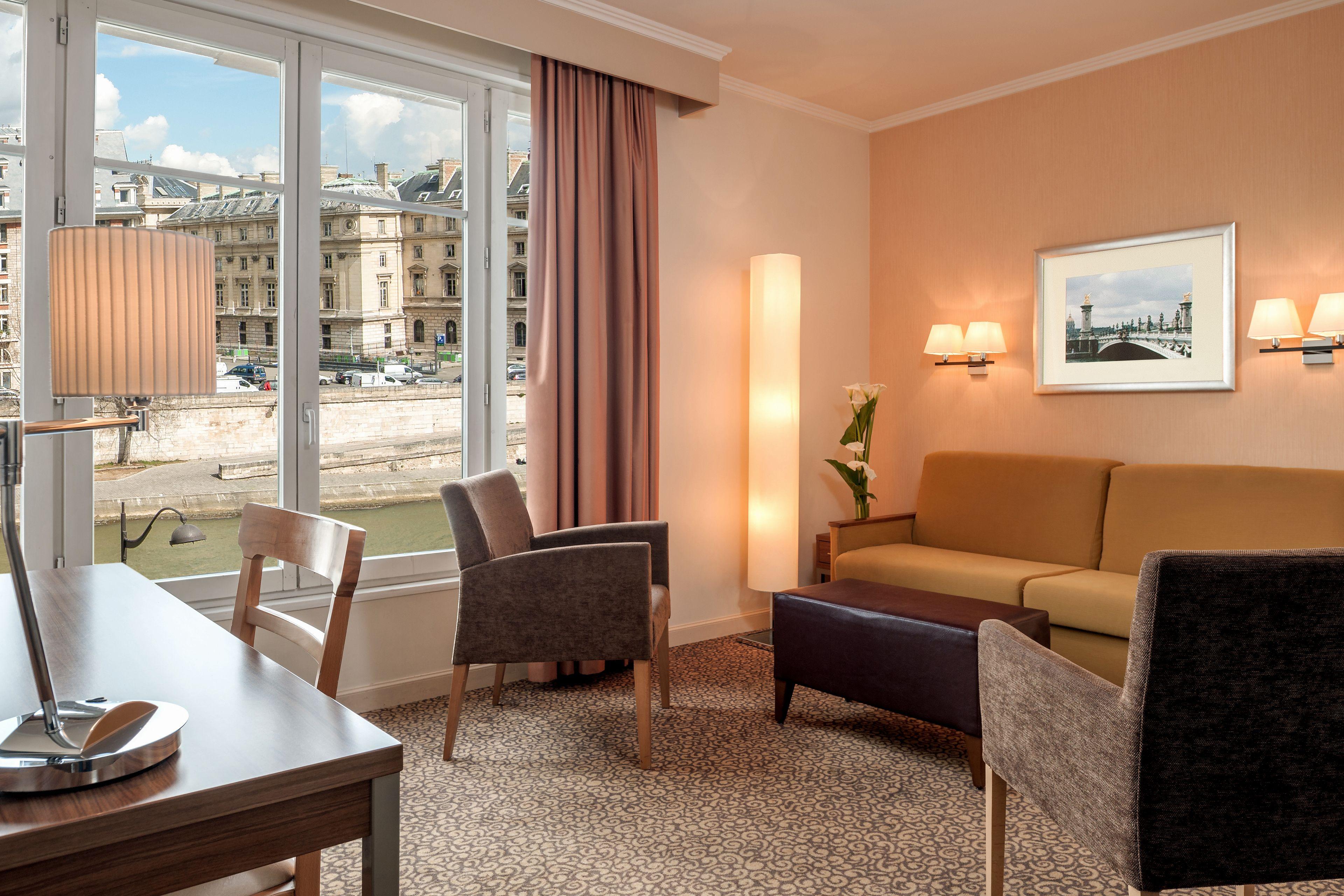 One-Bedroom Appartment Seine River View