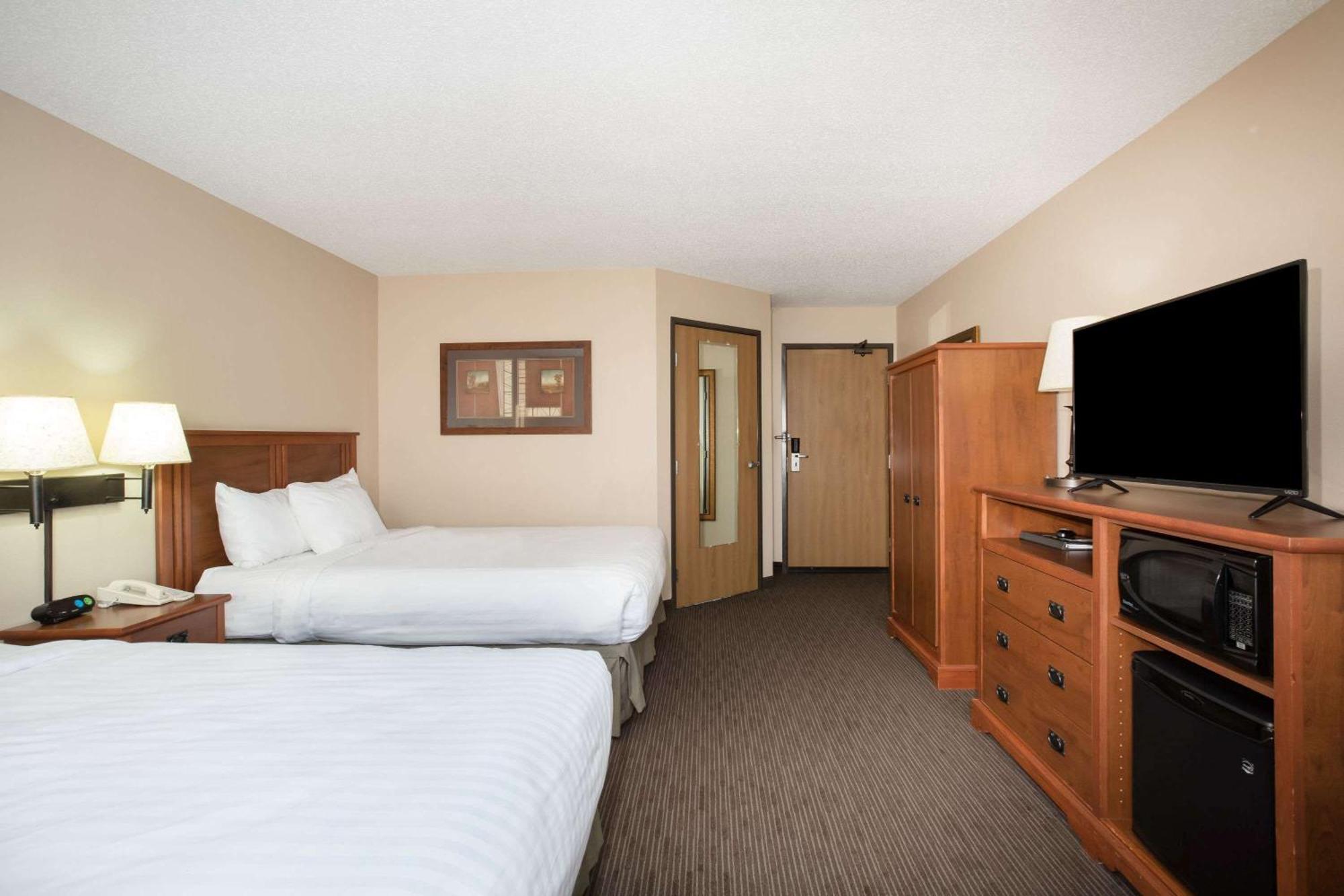 Queen Room with Two Queen Beds - Non-Smoking