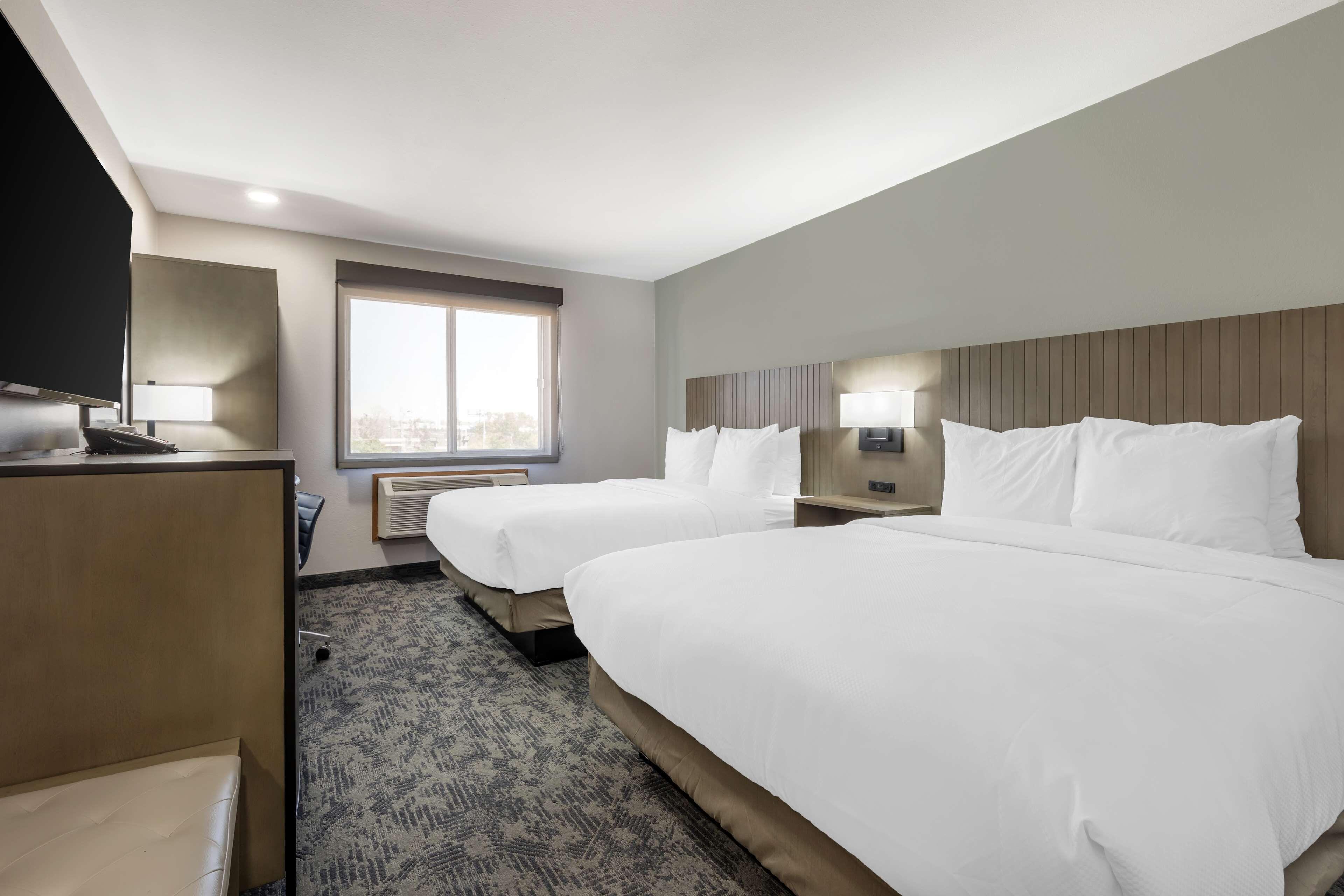Queen Room with Two Queen Beds - Non-Smoking