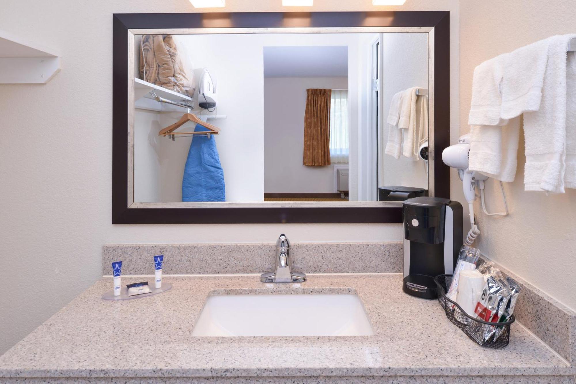 Deluxe King Suite