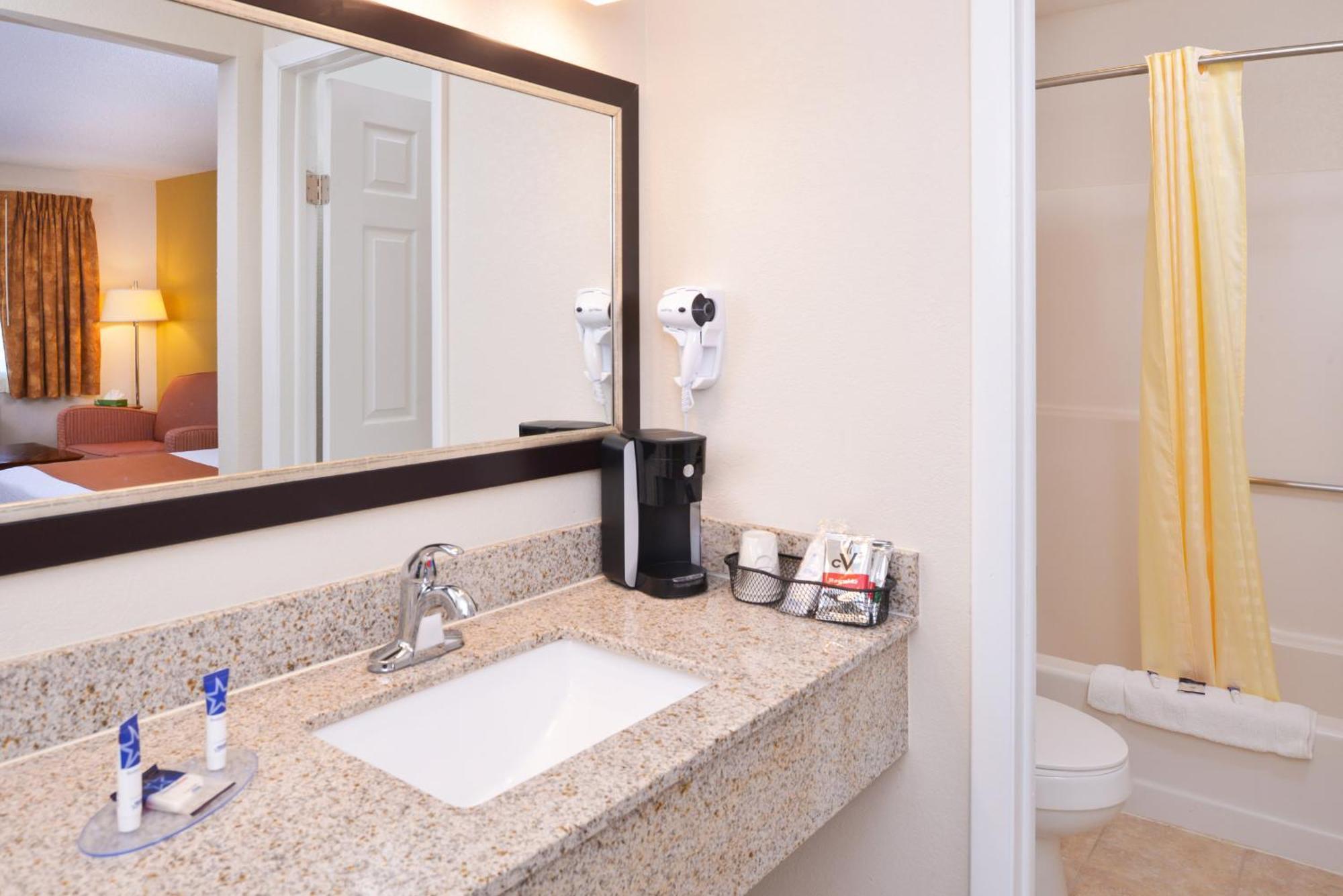 Deluxe King Suite