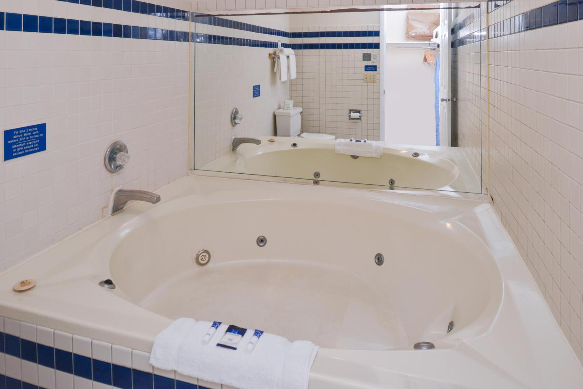 Deluxe King Suite