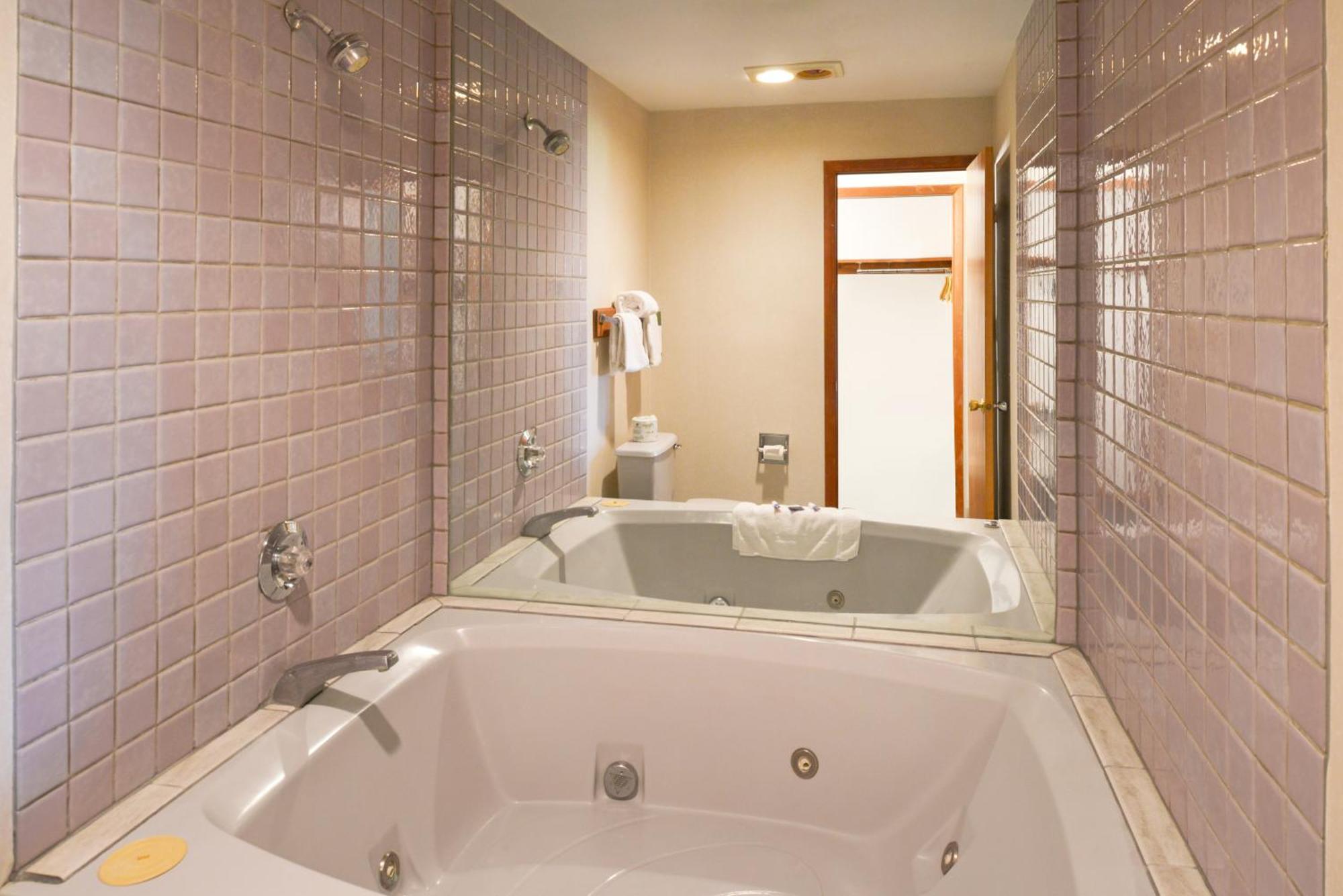 King Room Spa Bath Smoking